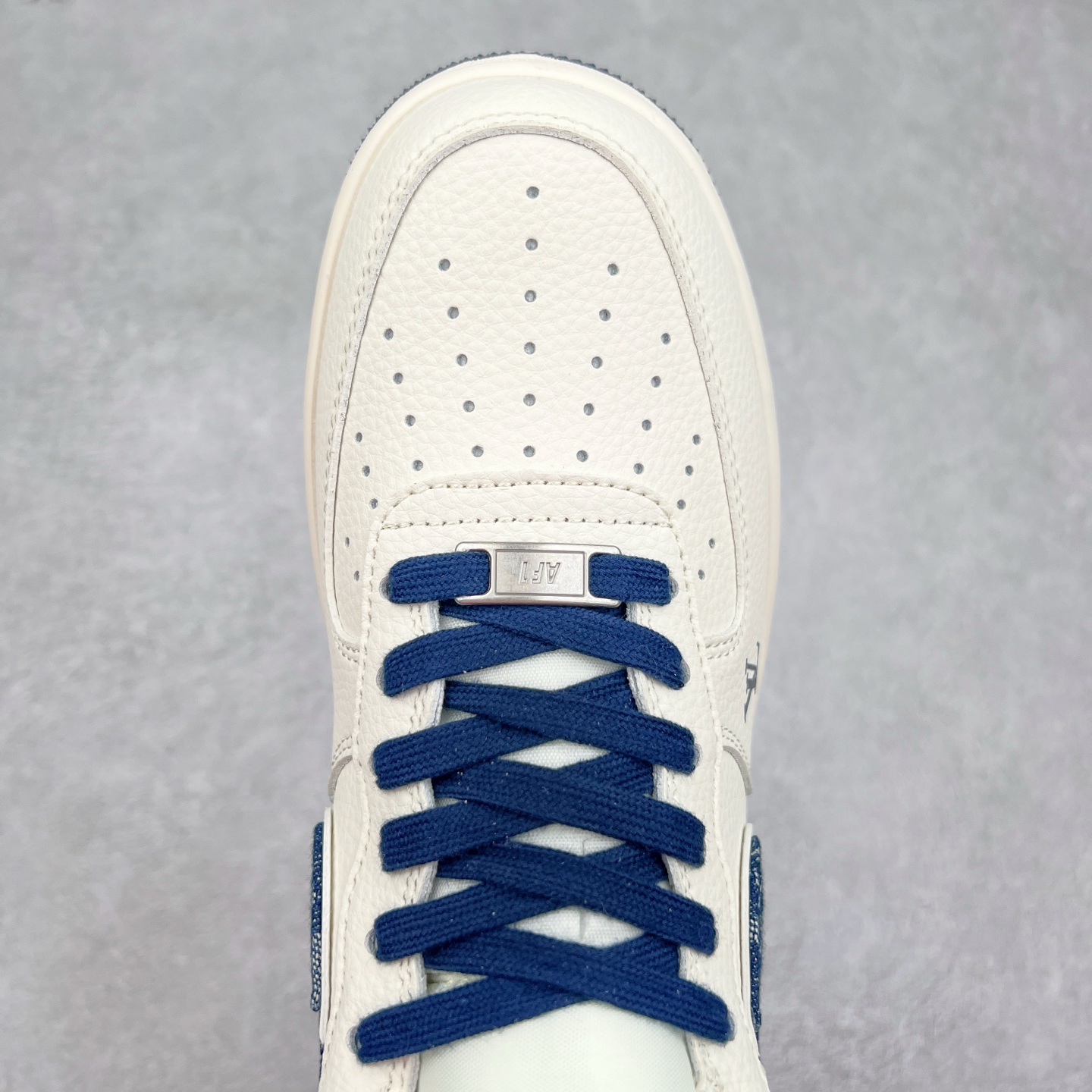 图片[4]-NK Air Force 1´07 Low 空军一号低帮百搭休闲运动板鞋 XX3168-128 柔软、弹性十足的缓震性能和出色的中底设计 横跨复古与现代的外型结合 造就出风靡全球 三十多年的Force 1 直到今天还深受青睐 实拍调校N版已经零色差零失真 百分百还原实物色彩所见即所得 不存在货不对板色差等低级问题 选购参考实物拍摄 不混卖不参货 只用心做好货严格选品 承诺混一赔十 尺码：36 36.5 37.5 38 38.5 39 40 40.5 41 42 42.5 43 44 44.5 45-选品中心