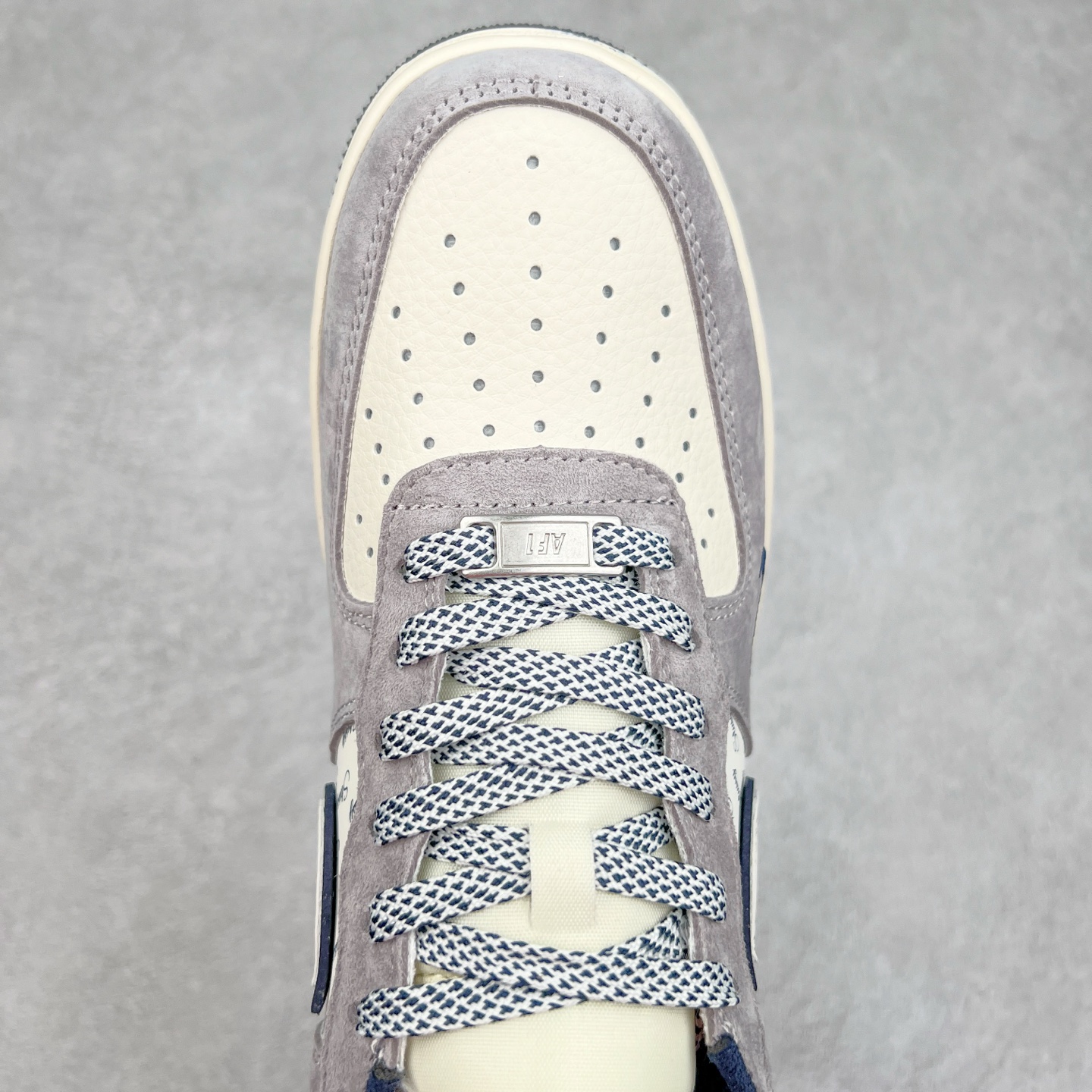 图片[4]-NK Air Force 1´07 Low 空军一号低帮百搭休闲运动板鞋 SJ6998-006 柔软、弹性十足的缓震性能和出色的中底设计 横跨复古与现代的外型结合 造就出风靡全球 三十多年的Force 1 直到今天还深受青睐 实拍调校N版已经零色差零失真 百分百还原实物色彩所见即所得 不存在货不对板色差等低级问题 选购参考实物拍摄 不混卖不参货 只用心做好货严格选品 承诺混一赔十 尺码：36 36.5 37.5 38 38.5 39 40 40.5 41 42 42.5 43 44 44.5 45-选品中心