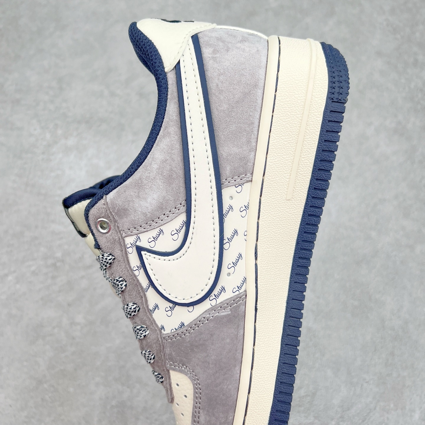 图片[7]-NK Air Force 1´07 Low 空军一号低帮百搭休闲运动板鞋 SJ6998-006 柔软、弹性十足的缓震性能和出色的中底设计 横跨复古与现代的外型结合 造就出风靡全球 三十多年的Force 1 直到今天还深受青睐 实拍调校N版已经零色差零失真 百分百还原实物色彩所见即所得 不存在货不对板色差等低级问题 选购参考实物拍摄 不混卖不参货 只用心做好货严格选品 承诺混一赔十 尺码：36 36.5 37.5 38 38.5 39 40 40.5 41 42 42.5 43 44 44.5 45-选品中心