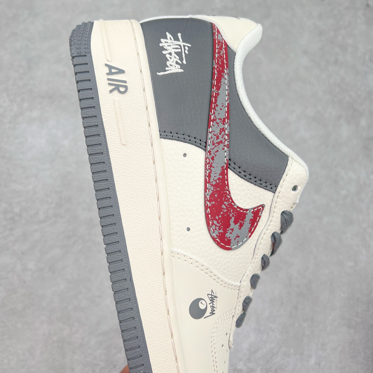 图片[6]-NK Air Force 1´07 Low 空军一号低帮百搭休闲运动板鞋 XS1958-573 柔软、弹性十足的缓震性能和出色的中底设计 横跨复古与现代的外型结合 造就出风靡全球 三十多年的Force 1 直到今天还深受青睐 实拍调校N版已经零色差零失真 百分百还原实物色彩所见即所得 不存在货不对板色差等低级问题 选购参考实物拍摄 不混卖不参货 只用心做好货严格选品 承诺混一赔十 尺码：36 36.5 37.5 38 38.5 39 40 40.5 41 42 42.5 43 44 44.5 45-选品中心