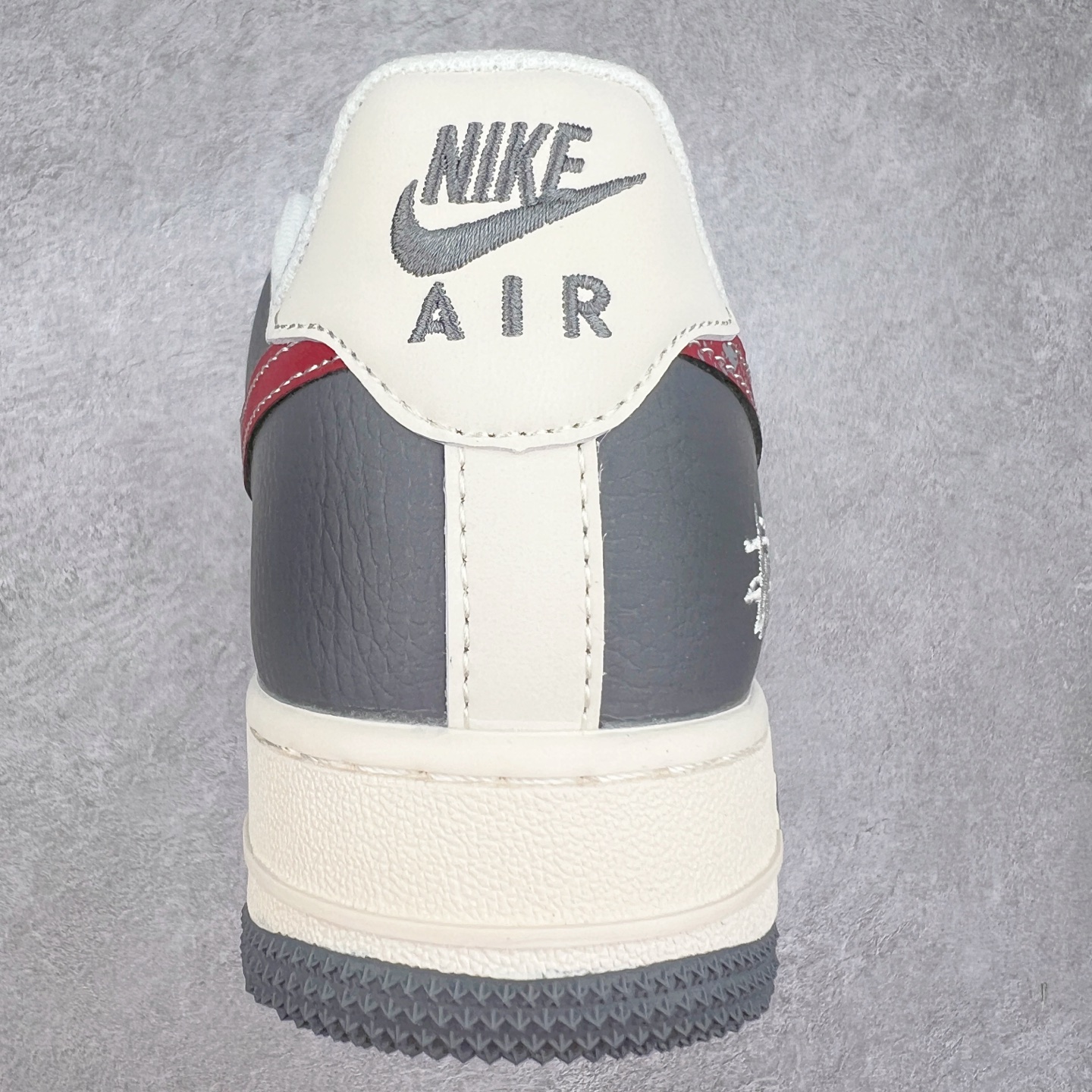 图片[8]-NK Air Force 1´07 Low 空军一号低帮百搭休闲运动板鞋 XS1958-573 柔软、弹性十足的缓震性能和出色的中底设计 横跨复古与现代的外型结合 造就出风靡全球 三十多年的Force 1 直到今天还深受青睐 实拍调校N版已经零色差零失真 百分百还原实物色彩所见即所得 不存在货不对板色差等低级问题 选购参考实物拍摄 不混卖不参货 只用心做好货严格选品 承诺混一赔十 尺码：36 36.5 37.5 38 38.5 39 40 40.5 41 42 42.5 43 44 44.5 45-选品中心