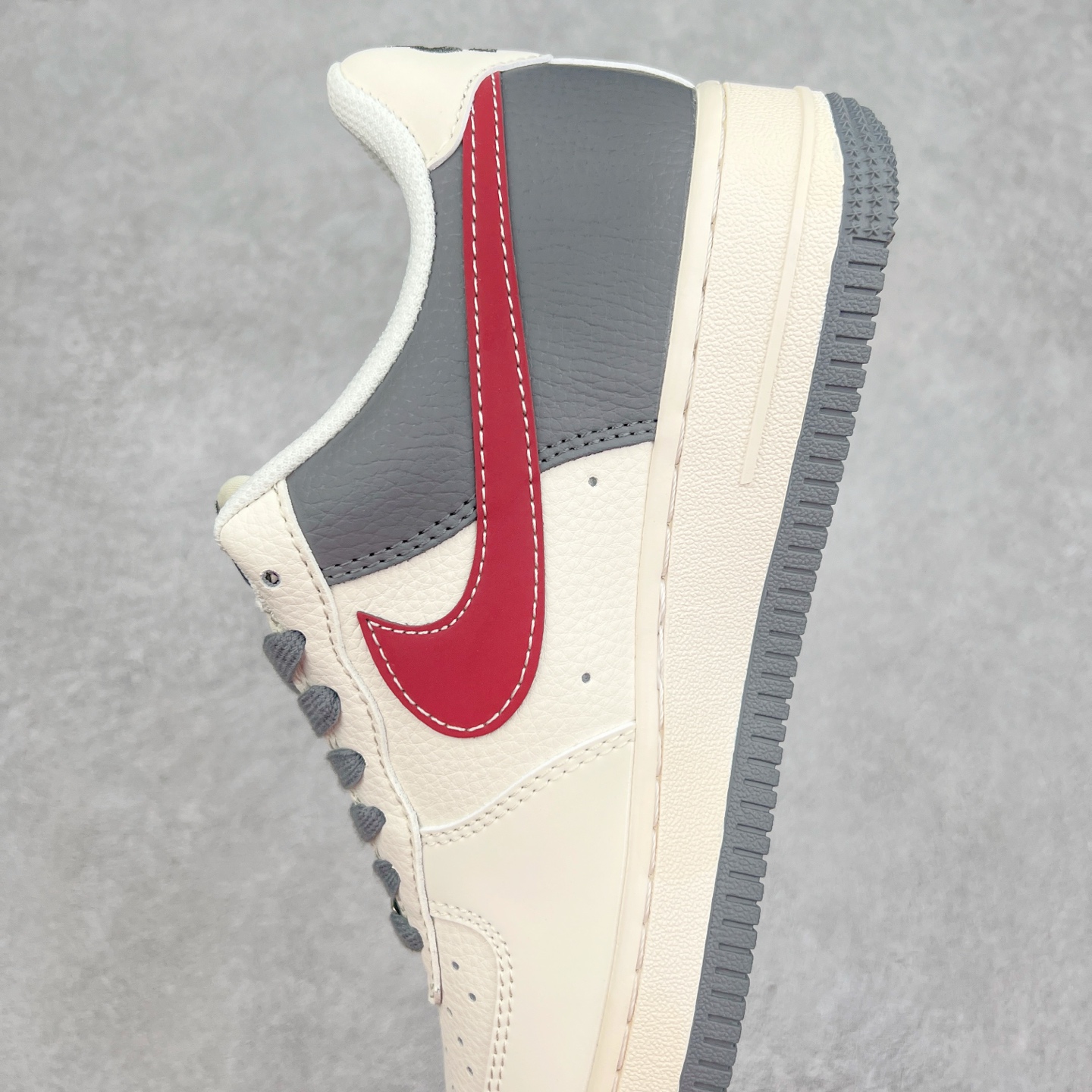 图片[7]-NK Air Force 1´07 Low 空军一号低帮百搭休闲运动板鞋 XS1958-573 柔软、弹性十足的缓震性能和出色的中底设计 横跨复古与现代的外型结合 造就出风靡全球 三十多年的Force 1 直到今天还深受青睐 实拍调校N版已经零色差零失真 百分百还原实物色彩所见即所得 不存在货不对板色差等低级问题 选购参考实物拍摄 不混卖不参货 只用心做好货严格选品 承诺混一赔十 尺码：36 36.5 37.5 38 38.5 39 40 40.5 41 42 42.5 43 44 44.5 45-选品中心