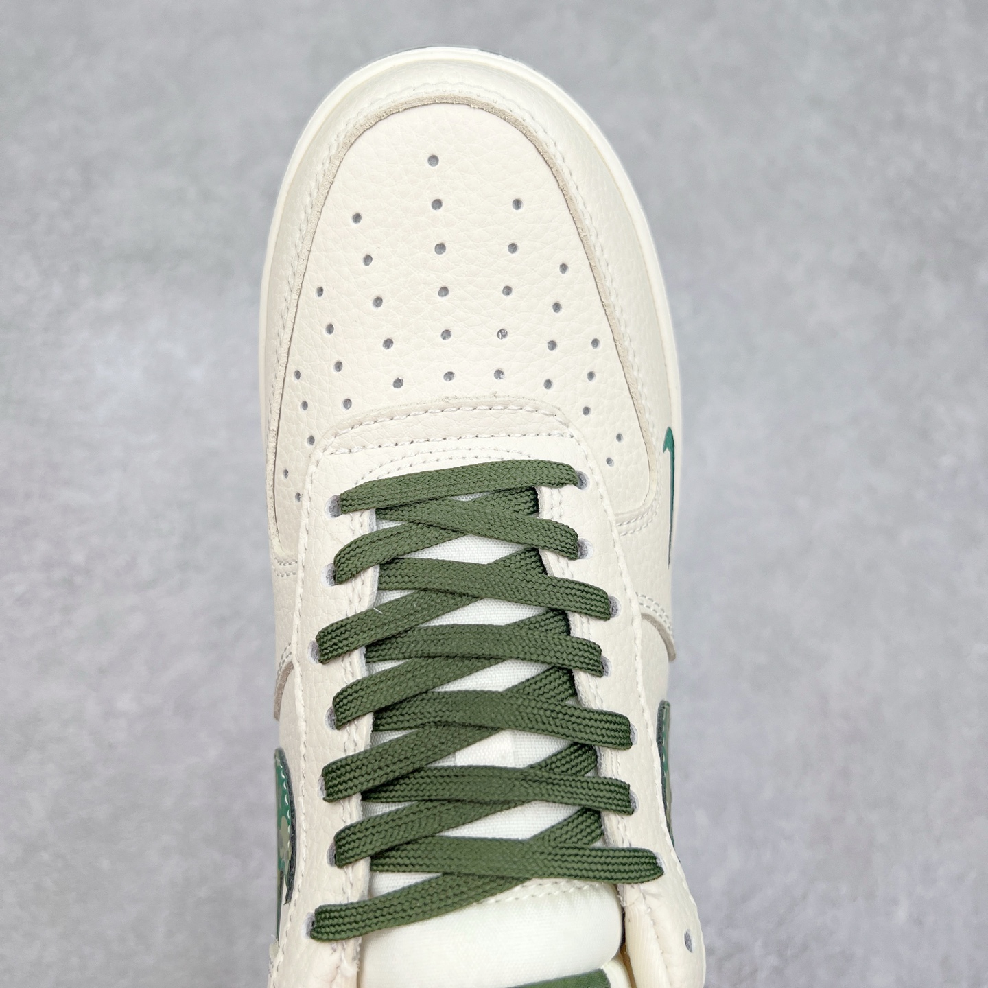 图片[4]-NK Air Force 1´07 Low 空军一号低帮百搭休闲运动板鞋 KK1988-069 柔软、弹性十足的缓震性能和出色的中底设计 横跨复古与现代的外型结合 造就出风靡全球 三十多年的Force 1 直到今天还深受青睐 实拍调校N版已经零色差零失真 百分百还原实物色彩所见即所得 不存在货不对板色差等低级问题 选购参考实物拍摄 不混卖不参货 只用心做好货严格选品 承诺混一赔十 尺码：36 36.5 37.5 38 38.5 39 40 40.5 41 42 42.5 43 44 44.5 45-选品中心