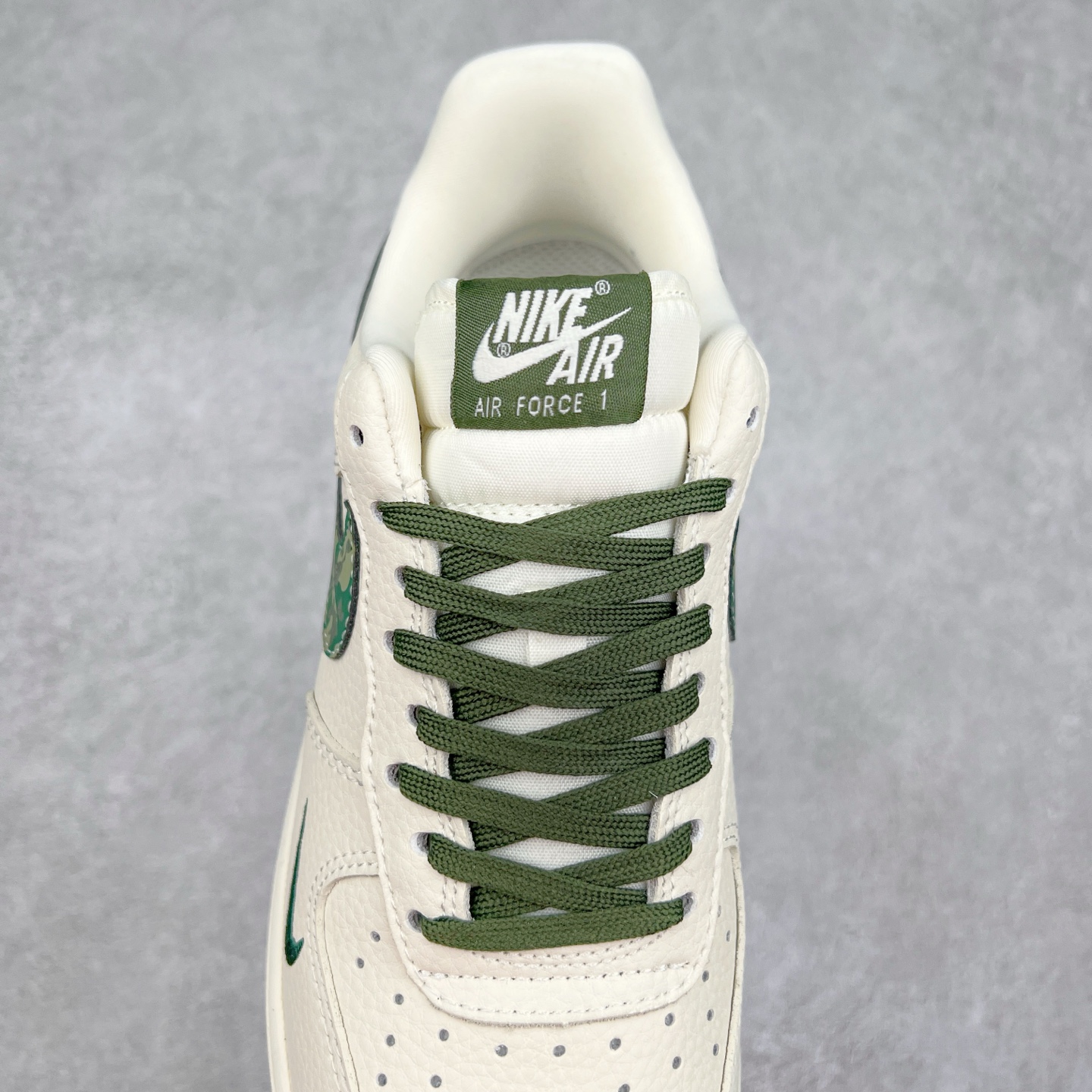 图片[5]-NK Air Force 1´07 Low 空军一号低帮百搭休闲运动板鞋 KK1988-069 柔软、弹性十足的缓震性能和出色的中底设计 横跨复古与现代的外型结合 造就出风靡全球 三十多年的Force 1 直到今天还深受青睐 实拍调校N版已经零色差零失真 百分百还原实物色彩所见即所得 不存在货不对板色差等低级问题 选购参考实物拍摄 不混卖不参货 只用心做好货严格选品 承诺混一赔十 尺码：36 36.5 37.5 38 38.5 39 40 40.5 41 42 42.5 43 44 44.5 45-选品中心