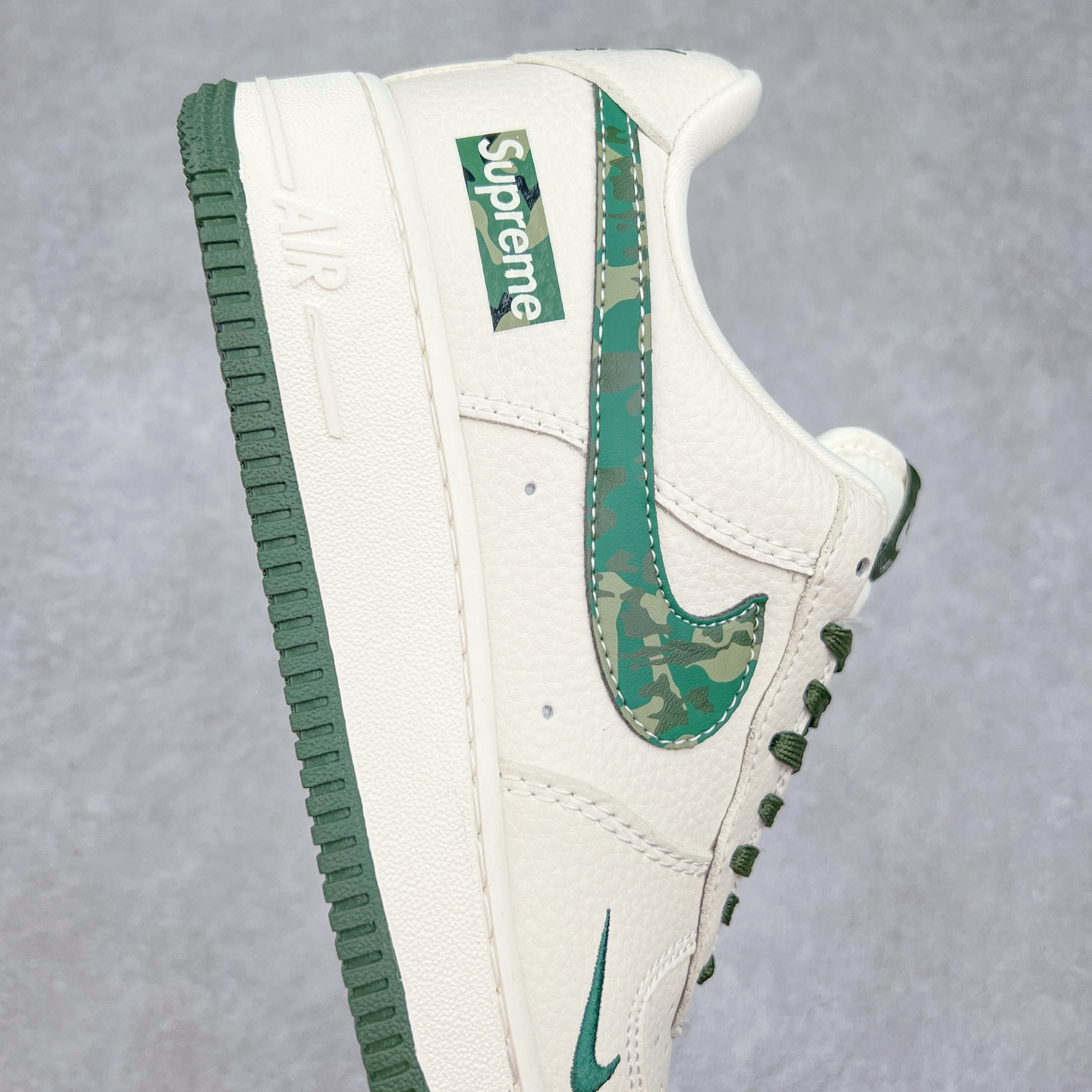 图片[6]-NK Air Force 1´07 Low 空军一号低帮百搭休闲运动板鞋 KK1988-069 柔软、弹性十足的缓震性能和出色的中底设计 横跨复古与现代的外型结合 造就出风靡全球 三十多年的Force 1 直到今天还深受青睐 实拍调校N版已经零色差零失真 百分百还原实物色彩所见即所得 不存在货不对板色差等低级问题 选购参考实物拍摄 不混卖不参货 只用心做好货严格选品 承诺混一赔十 尺码：36 36.5 37.5 38 38.5 39 40 40.5 41 42 42.5 43 44 44.5 45-选品中心