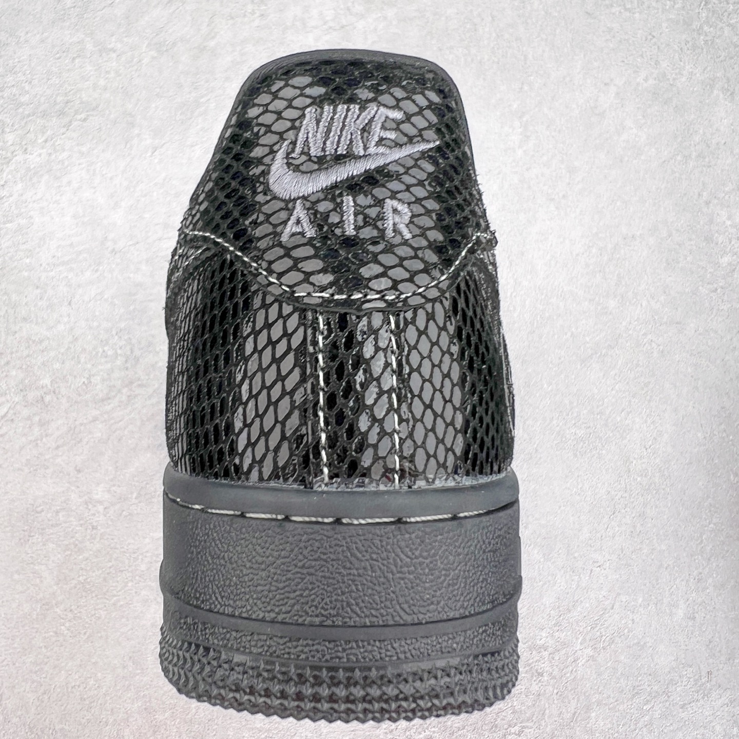 图片[8]-NK Air Force 1´07 Low 空军一号低帮百搭休闲运动板鞋 SC9207-529 柔软、弹性十足的缓震性能和出色的中底设计 横跨复古与现代的外型结合 造就出风靡全球 三十多年的Force 1 直到今天还深受青睐 实拍调校N版已经零色差零失真 百分百还原实物色彩所见即所得 不存在货不对板色差等低级问题 选购参考实物拍摄 不混卖不参货 只用心做好货严格选品 承诺混一赔十 尺码：36 36.5 37.5 38 38.5 39 40 40.5 41 42 42.5 43 44 44.5 45-选品中心