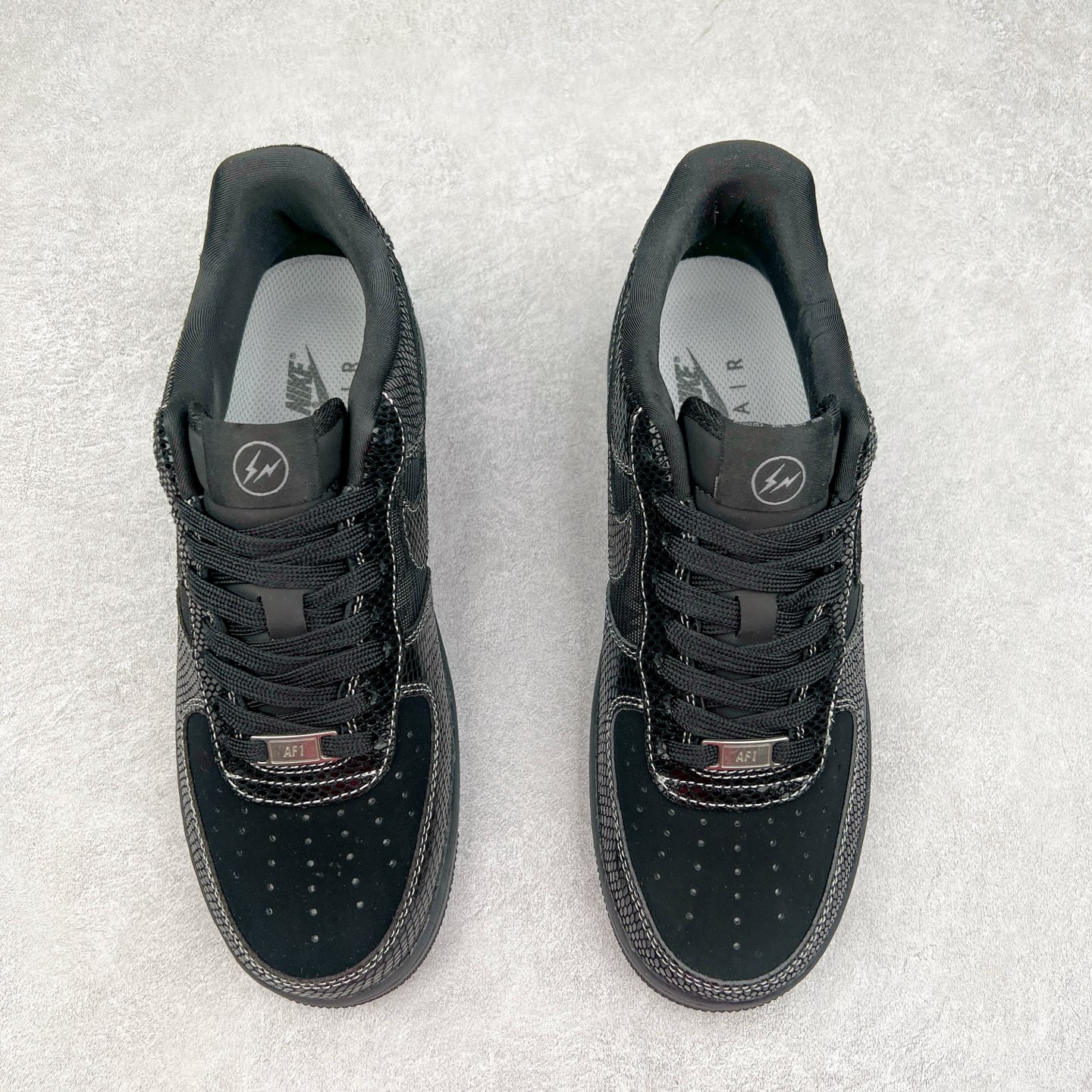 图片[2]-NK Air Force 1´07 Low 空军一号低帮百搭休闲运动板鞋 SC9207-529 柔软、弹性十足的缓震性能和出色的中底设计 横跨复古与现代的外型结合 造就出风靡全球 三十多年的Force 1 直到今天还深受青睐 实拍调校N版已经零色差零失真 百分百还原实物色彩所见即所得 不存在货不对板色差等低级问题 选购参考实物拍摄 不混卖不参货 只用心做好货严格选品 承诺混一赔十 尺码：36 36.5 37.5 38 38.5 39 40 40.5 41 42 42.5 43 44 44.5 45-选品中心