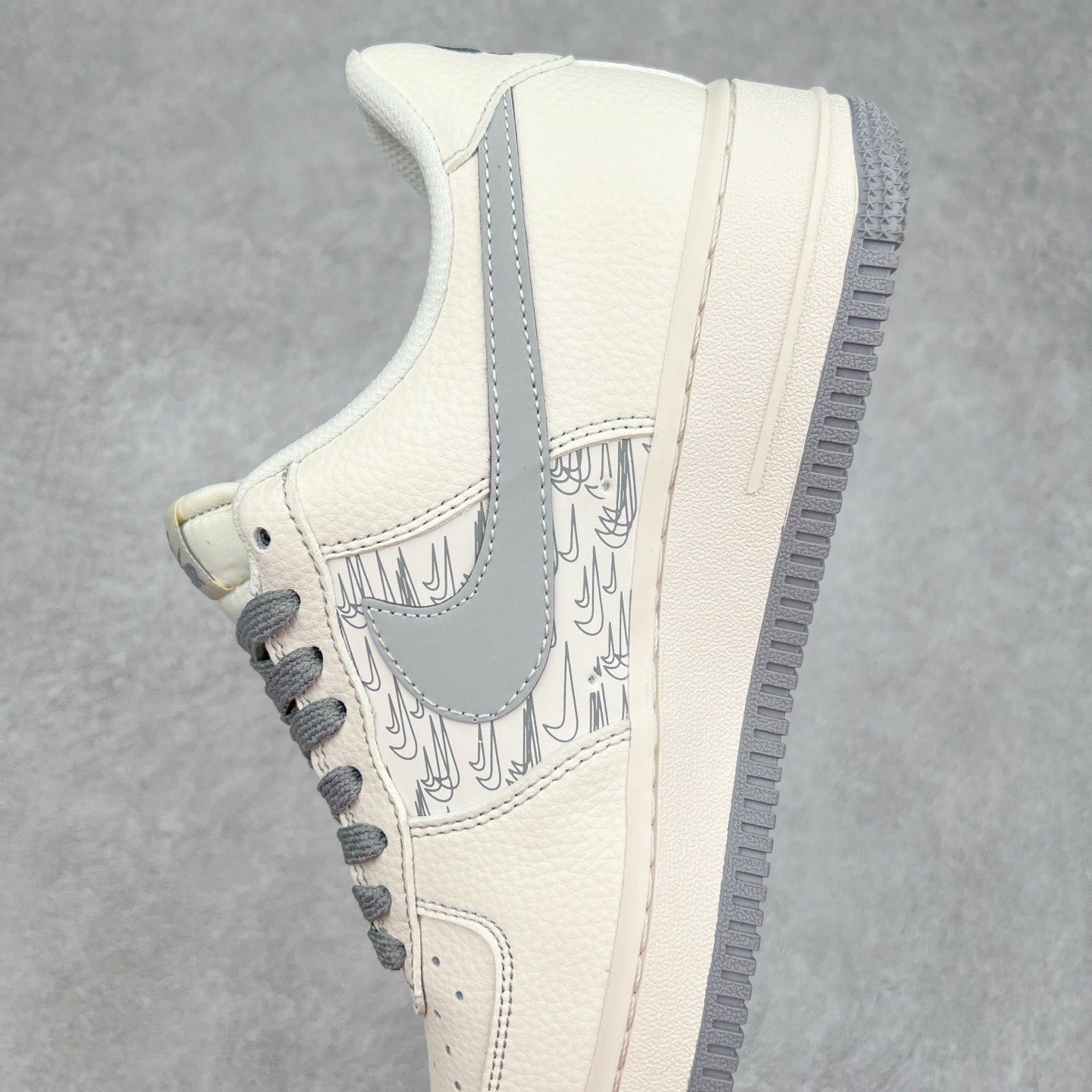 图片[7]-NK Air Force 1´07 Low 空军一号低帮百搭休闲运动板鞋 HH7518-070 柔软、弹性十足的缓震性能和出色的中底设计 横跨复古与现代的外型结合 造就出风靡全球 三十多年的Force 1 直到今天还深受青睐 实拍调校N版已经零色差零失真 百分百还原实物色彩所见即所得 不存在货不对板色差等低级问题 选购参考实物拍摄 不混卖不参货 只用心做好货严格选品 承诺混一赔十 尺码：36 36.5 37.5 38 38.5 39 40 40.5 41 42 42.5 43 44 44.5 45-选品中心