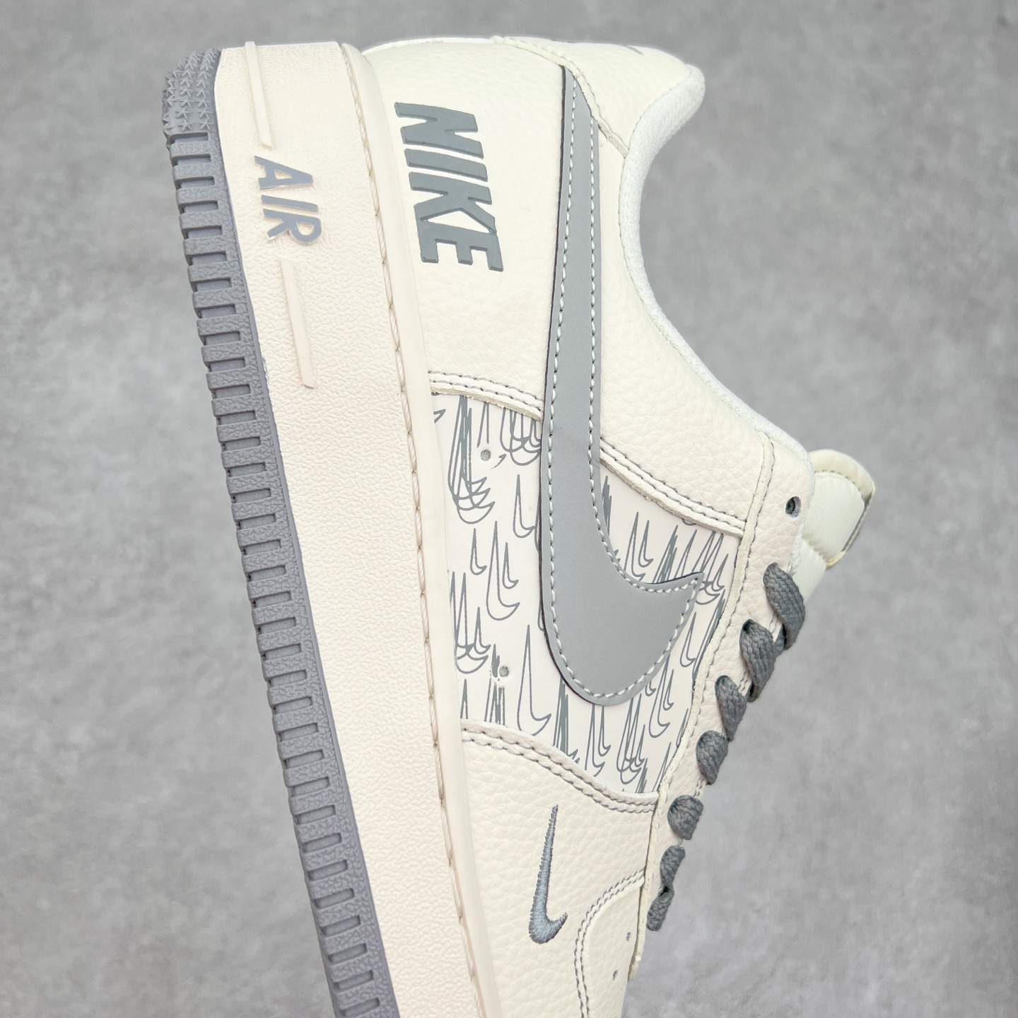 图片[6]-NK Air Force 1´07 Low 空军一号低帮百搭休闲运动板鞋 HH7518-070 柔软、弹性十足的缓震性能和出色的中底设计 横跨复古与现代的外型结合 造就出风靡全球 三十多年的Force 1 直到今天还深受青睐 实拍调校N版已经零色差零失真 百分百还原实物色彩所见即所得 不存在货不对板色差等低级问题 选购参考实物拍摄 不混卖不参货 只用心做好货严格选品 承诺混一赔十 尺码：36 36.5 37.5 38 38.5 39 40 40.5 41 42 42.5 43 44 44.5 45-选品中心