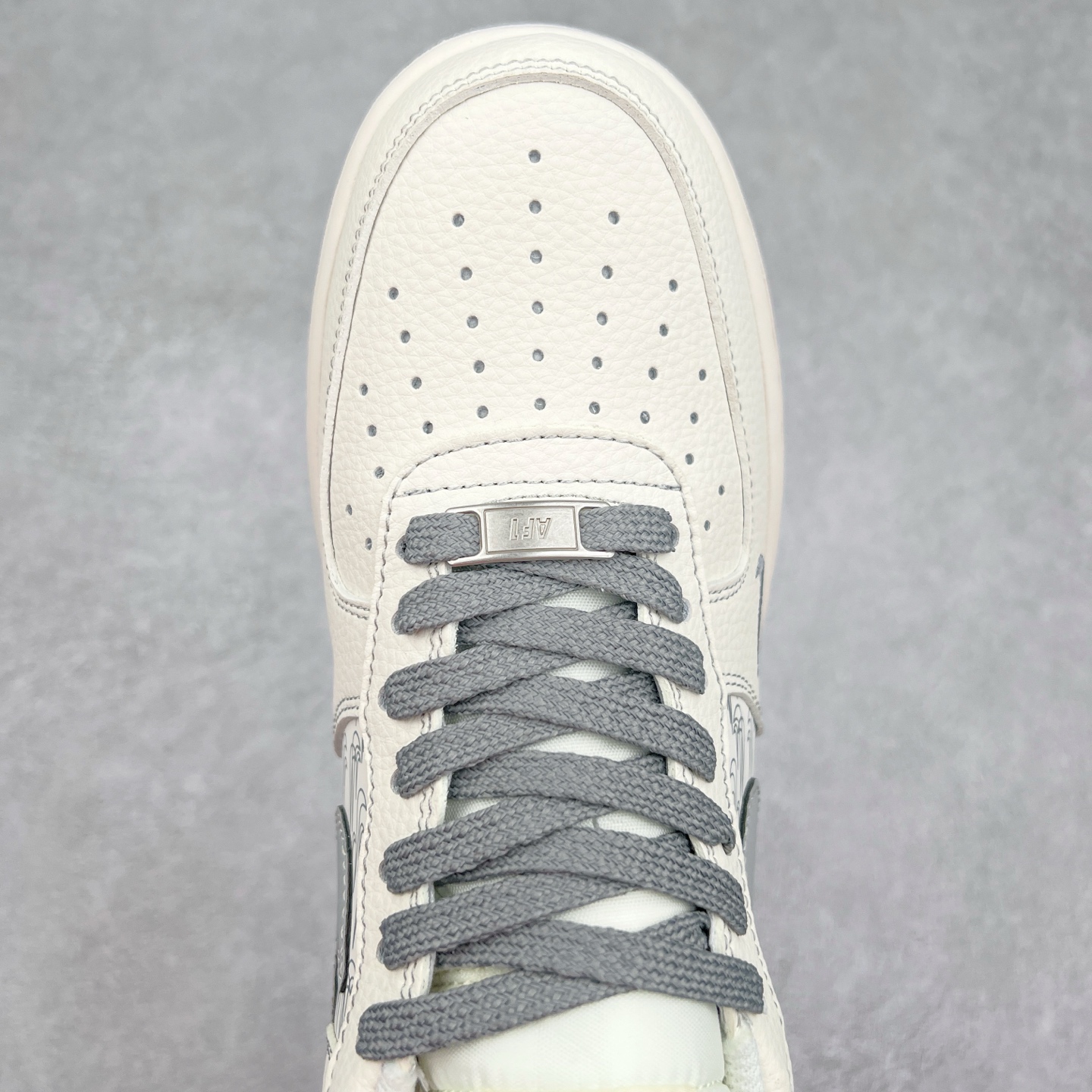 图片[4]-NK Air Force 1´07 Low 空军一号低帮百搭休闲运动板鞋 HH7518-070 柔软、弹性十足的缓震性能和出色的中底设计 横跨复古与现代的外型结合 造就出风靡全球 三十多年的Force 1 直到今天还深受青睐 实拍调校N版已经零色差零失真 百分百还原实物色彩所见即所得 不存在货不对板色差等低级问题 选购参考实物拍摄 不混卖不参货 只用心做好货严格选品 承诺混一赔十 尺码：36 36.5 37.5 38 38.5 39 40 40.5 41 42 42.5 43 44 44.5 45-选品中心