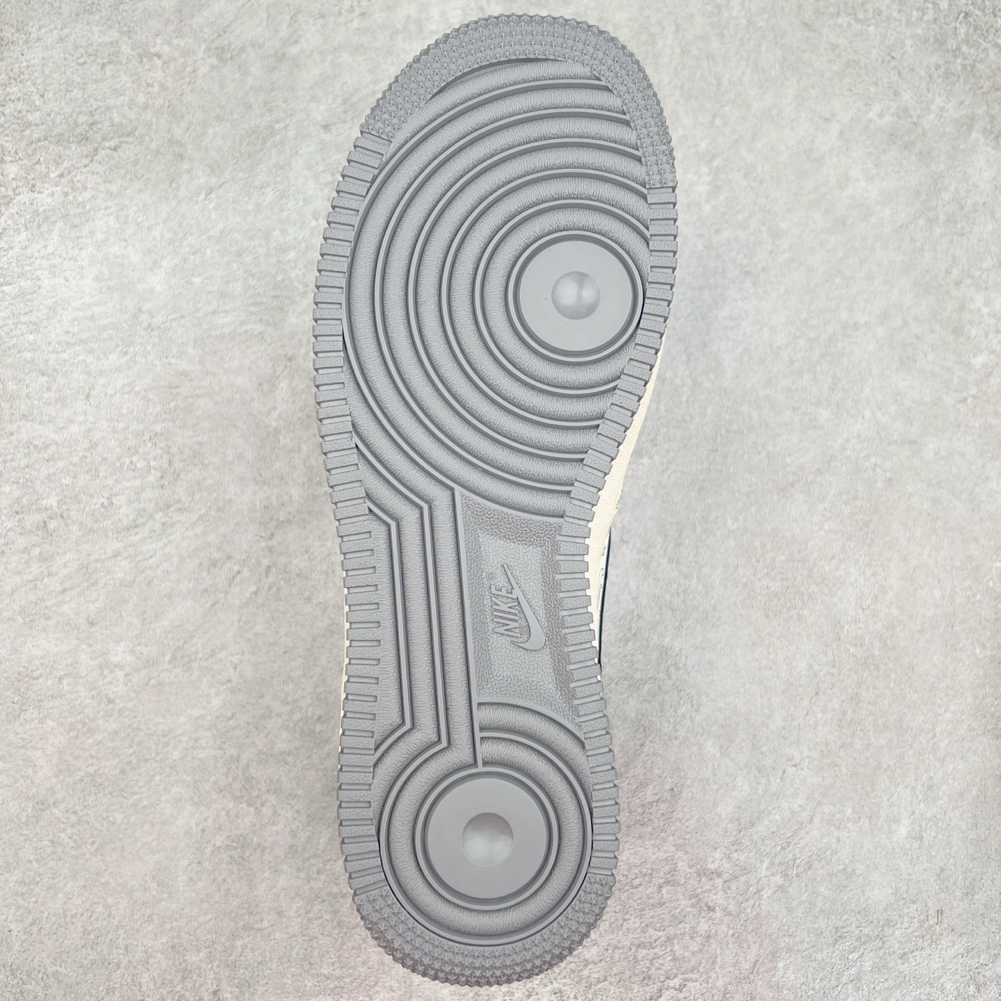 图片[9]-NK Air Force 1´07 Low 空军一号低帮百搭休闲运动板鞋 HH7518-070 柔软、弹性十足的缓震性能和出色的中底设计 横跨复古与现代的外型结合 造就出风靡全球 三十多年的Force 1 直到今天还深受青睐 实拍调校N版已经零色差零失真 百分百还原实物色彩所见即所得 不存在货不对板色差等低级问题 选购参考实物拍摄 不混卖不参货 只用心做好货严格选品 承诺混一赔十 尺码：36 36.5 37.5 38 38.5 39 40 40.5 41 42 42.5 43 44 44.5 45-选品中心