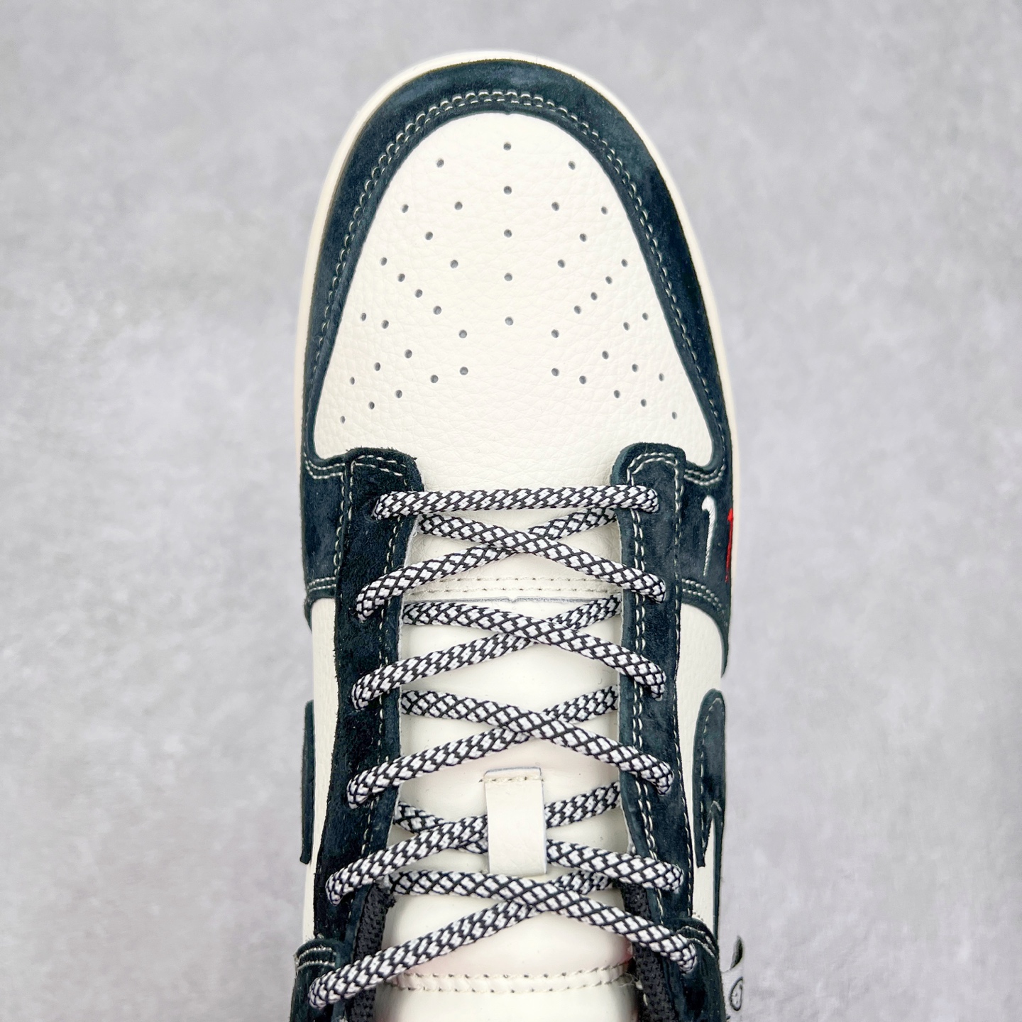 图片[4]-NK Dunk Low 定制配色 YX5066-295 大厂出品 极力推荐 原装头层材料 独家版型蒸餾加工帶來的是更好的视觉和脚感体验大厂纯原品质出货 清洁度 电绣工艺 皮料切割干净无任何毛边 细节完美 实拍调校N版已经零色差零失真 百分百还原实物色彩所见即所得 不存在货不对板色差等低级问题 选购参考实物拍摄 不混卖不参货 只用心做好货严格选品 承诺混一赔十 尺码：36 36.5 37.5 38 38.5 39 40 40.5 41 42 42.5 43 44 44.5 45-选品中心