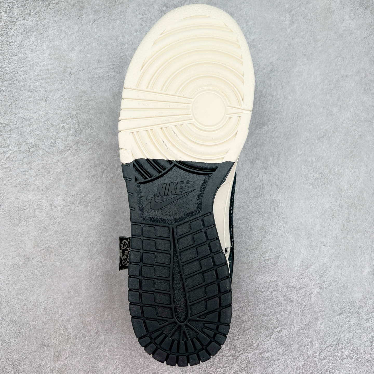 图片[9]-NK Dunk Low 定制配色 YX5066-295 大厂出品 极力推荐 原装头层材料 独家版型蒸餾加工帶來的是更好的视觉和脚感体验大厂纯原品质出货 清洁度 电绣工艺 皮料切割干净无任何毛边 细节完美 实拍调校N版已经零色差零失真 百分百还原实物色彩所见即所得 不存在货不对板色差等低级问题 选购参考实物拍摄 不混卖不参货 只用心做好货严格选品 承诺混一赔十 尺码：36 36.5 37.5 38 38.5 39 40 40.5 41 42 42.5 43 44 44.5 45-选品中心