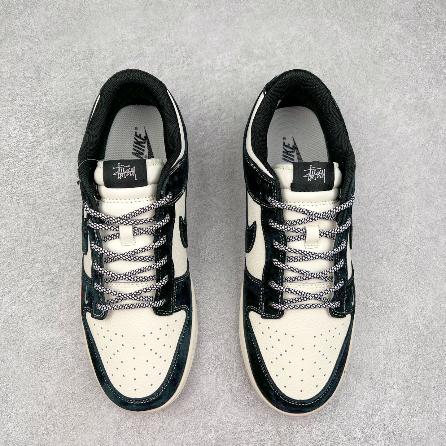 图片[2]-NK Dunk Low 定制配色 YX5066-295 大厂出品 极力推荐 原装头层材料 独家版型蒸餾加工帶來的是更好的视觉和脚感体验大厂纯原品质出货 清洁度 电绣工艺 皮料切割干净无任何毛边 细节完美 实拍调校N版已经零色差零失真 百分百还原实物色彩所见即所得 不存在货不对板色差等低级问题 选购参考实物拍摄 不混卖不参货 只用心做好货严格选品 承诺混一赔十 尺码：36 36.5 37.5 38 38.5 39 40 40.5 41 42 42.5 43 44 44.5 45-选品中心