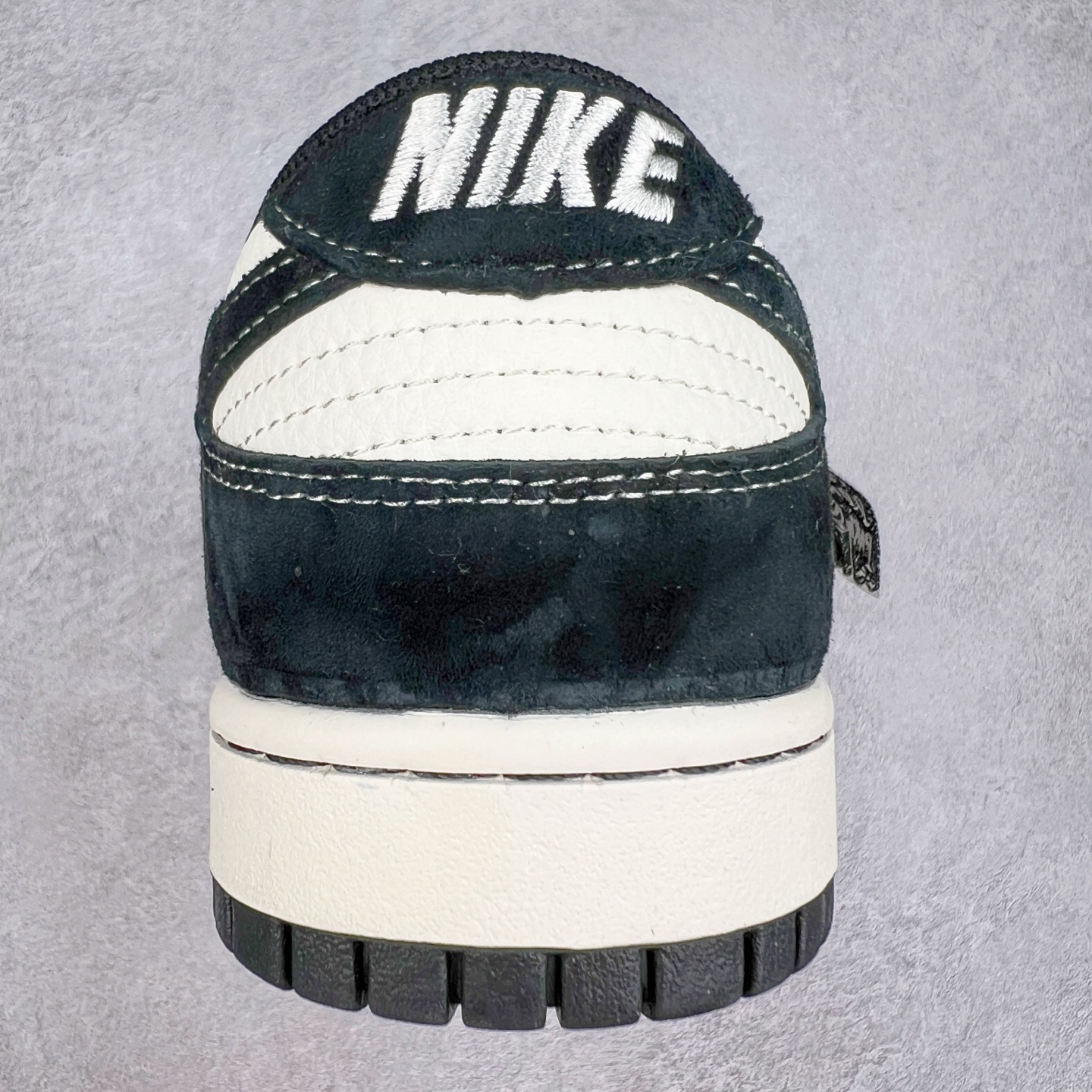 图片[8]-NK Dunk Low 定制配色 YX5066-295 大厂出品 极力推荐 原装头层材料 独家版型蒸餾加工帶來的是更好的视觉和脚感体验大厂纯原品质出货 清洁度 电绣工艺 皮料切割干净无任何毛边 细节完美 实拍调校N版已经零色差零失真 百分百还原实物色彩所见即所得 不存在货不对板色差等低级问题 选购参考实物拍摄 不混卖不参货 只用心做好货严格选品 承诺混一赔十 尺码：36 36.5 37.5 38 38.5 39 40 40.5 41 42 42.5 43 44 44.5 45-选品中心