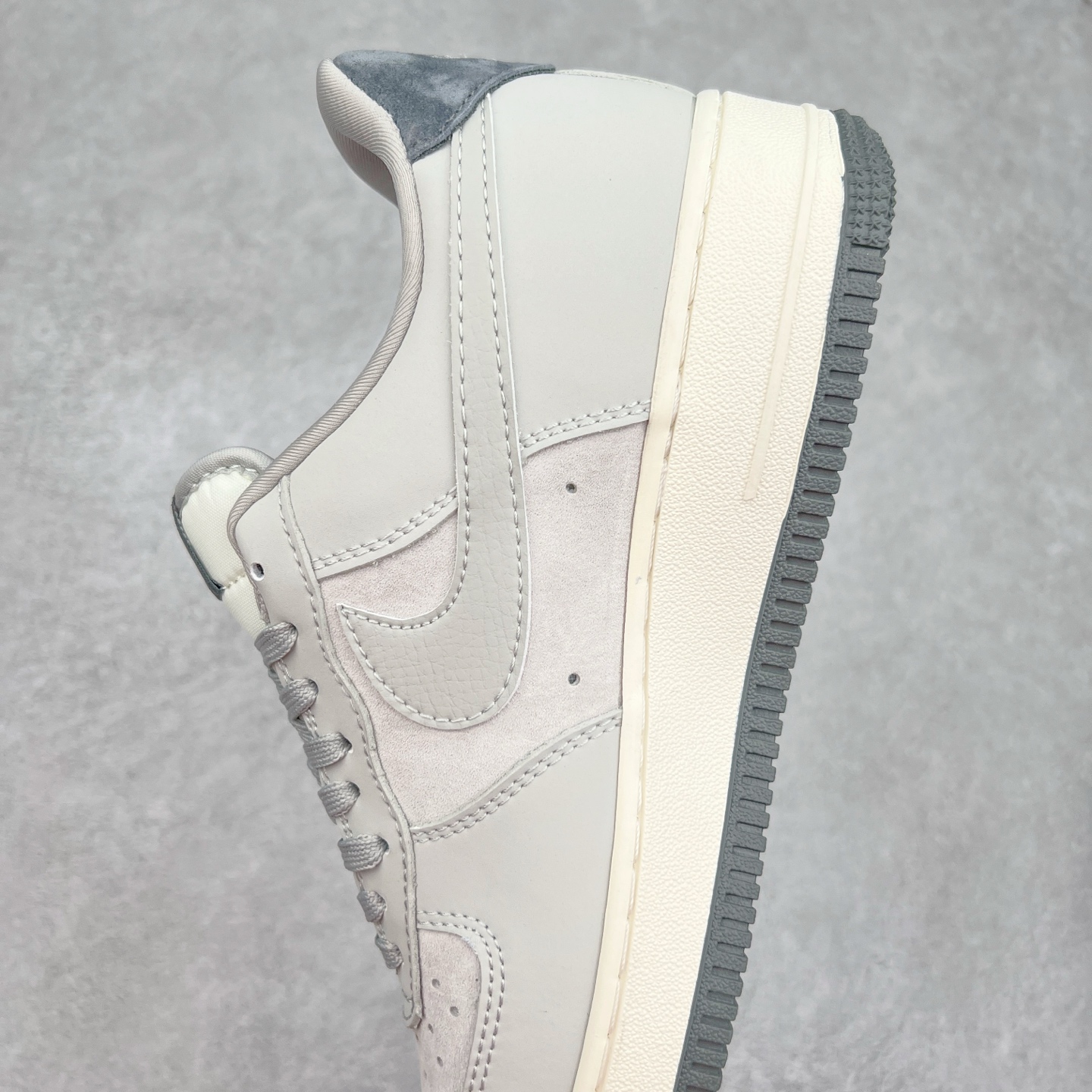 图片[7]-NK Air Force 1´07 Low 空军一号低帮百搭休闲运动板鞋 DF0188-041 柔软、弹性十足的缓震性能和出色的中底设计 横跨复古与现代的外型结合 造就出风靡全球 三十多年的Force 1 直到今天还深受青睐 实拍调校N版已经零色差零失真 百分百还原实物色彩所见即所得 不存在货不对板色差等低级问题 选购参考实物拍摄 不混卖不参货 只用心做好货严格选品 承诺混一赔十 尺码：36 36.5 37.5 38 38.5 39 40 40.5 41 42 42.5 43 44 44.5 45-选品中心