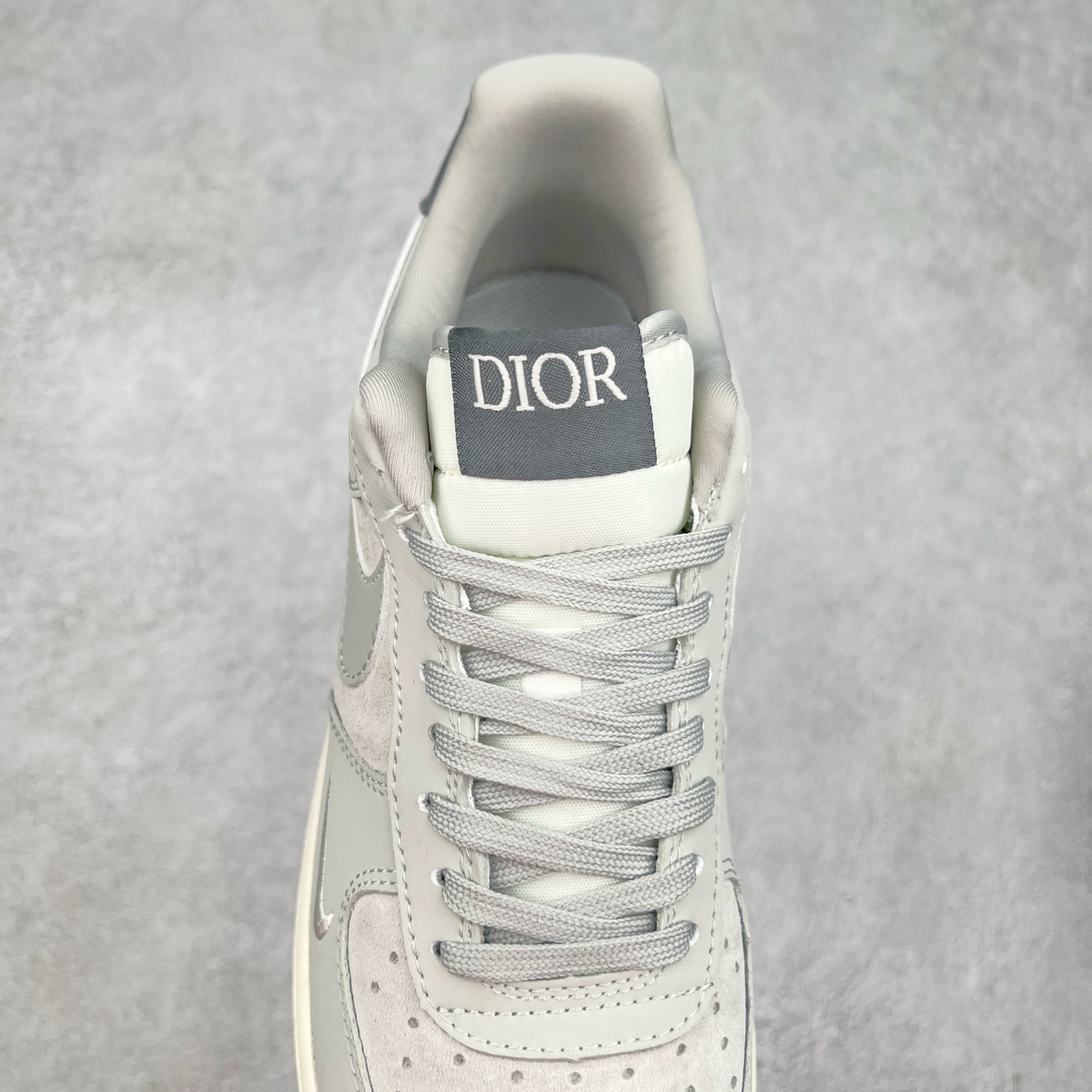 图片[5]-NK Air Force 1´07 Low 空军一号低帮百搭休闲运动板鞋 DF0188-041 柔软、弹性十足的缓震性能和出色的中底设计 横跨复古与现代的外型结合 造就出风靡全球 三十多年的Force 1 直到今天还深受青睐 实拍调校N版已经零色差零失真 百分百还原实物色彩所见即所得 不存在货不对板色差等低级问题 选购参考实物拍摄 不混卖不参货 只用心做好货严格选品 承诺混一赔十 尺码：36 36.5 37.5 38 38.5 39 40 40.5 41 42 42.5 43 44 44.5 45-选品中心