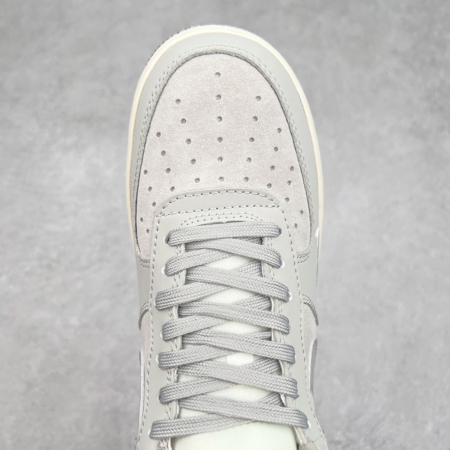 图片[4]-NK Air Force 1´07 Low 空军一号低帮百搭休闲运动板鞋 DF0188-041 柔软、弹性十足的缓震性能和出色的中底设计 横跨复古与现代的外型结合 造就出风靡全球 三十多年的Force 1 直到今天还深受青睐 实拍调校N版已经零色差零失真 百分百还原实物色彩所见即所得 不存在货不对板色差等低级问题 选购参考实物拍摄 不混卖不参货 只用心做好货严格选品 承诺混一赔十 尺码：36 36.5 37.5 38 38.5 39 40 40.5 41 42 42.5 43 44 44.5 45-选品中心