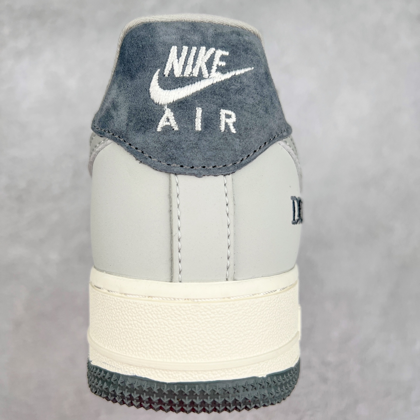 图片[8]-NK Air Force 1´07 Low 空军一号低帮百搭休闲运动板鞋 DF0188-041 柔软、弹性十足的缓震性能和出色的中底设计 横跨复古与现代的外型结合 造就出风靡全球 三十多年的Force 1 直到今天还深受青睐 实拍调校N版已经零色差零失真 百分百还原实物色彩所见即所得 不存在货不对板色差等低级问题 选购参考实物拍摄 不混卖不参货 只用心做好货严格选品 承诺混一赔十 尺码：36 36.5 37.5 38 38.5 39 40 40.5 41 42 42.5 43 44 44.5 45-选品中心