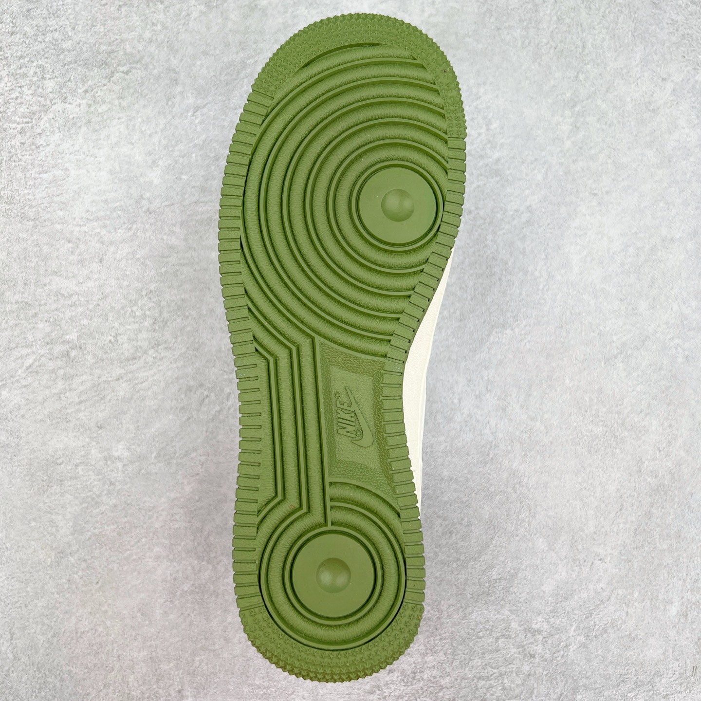 图片[9]-NK Air Force 1´07 Low 空军一号低帮百搭休闲运动板鞋 XS1958-566 柔软、弹性十足的缓震性能和出色的中底设计 横跨复古与现代的外型结合 造就出风靡全球 三十多年的Force 1 直到今天还深受青睐 实拍调校N版已经零色差零失真 百分百还原实物色彩所见即所得 不存在货不对板色差等低级问题 选购参考实物拍摄 不混卖不参货 只用心做好货严格选品 承诺混一赔十 尺码：36 36.5 37.5 38 38.5 39 40 40.5 41 42 42.5 43 44 44.5 45-选品中心