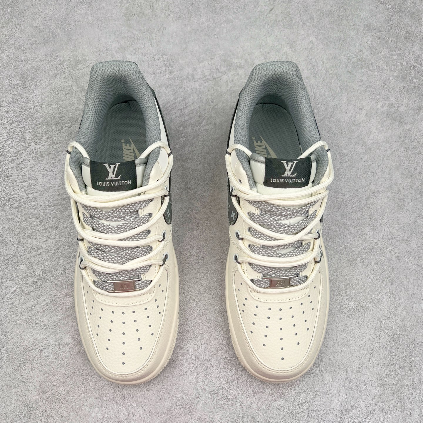 图片[2]-NK Air Force 1´07 Low 空军一号低帮百搭休闲运动板鞋 DM6868-063 柔软、弹性十足的缓震性能和出色的中底设计 横跨复古与现代的外型结合 造就出风靡全球 三十多年的Force 1 直到今天还深受青睐 实拍调校N版已经零色差零失真 百分百还原实物色彩所见即所得 不存在货不对板色差等低级问题 选购参考实物拍摄 不混卖不参货 只用心做好货严格选品 承诺混一赔十 尺码：36 36.5 37.5 38 38.5 39 40 40.5 41 42 42.5 43 44 44.5 45-选品中心