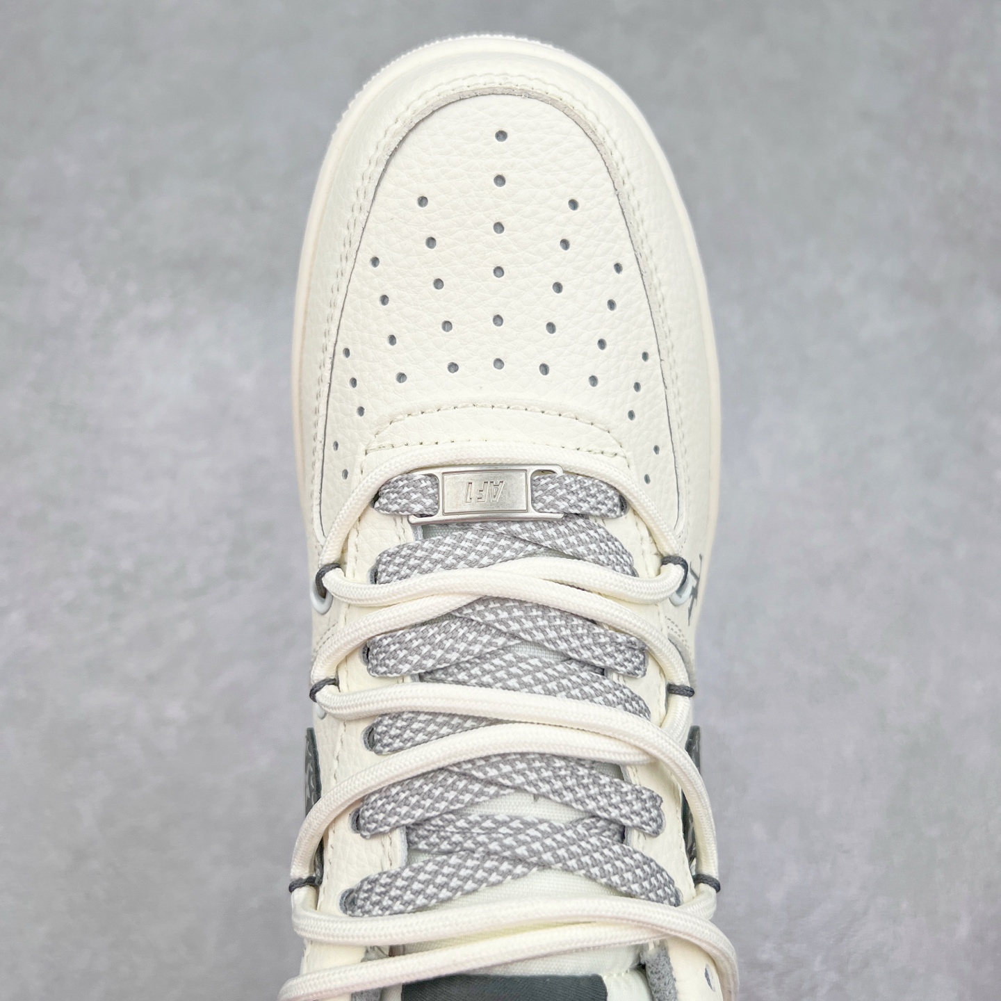 图片[4]-NK Air Force 1´07 Low 空军一号低帮百搭休闲运动板鞋 DM6868-063 柔软、弹性十足的缓震性能和出色的中底设计 横跨复古与现代的外型结合 造就出风靡全球 三十多年的Force 1 直到今天还深受青睐 实拍调校N版已经零色差零失真 百分百还原实物色彩所见即所得 不存在货不对板色差等低级问题 选购参考实物拍摄 不混卖不参货 只用心做好货严格选品 承诺混一赔十 尺码：36 36.5 37.5 38 38.5 39 40 40.5 41 42 42.5 43 44 44.5 45-选品中心