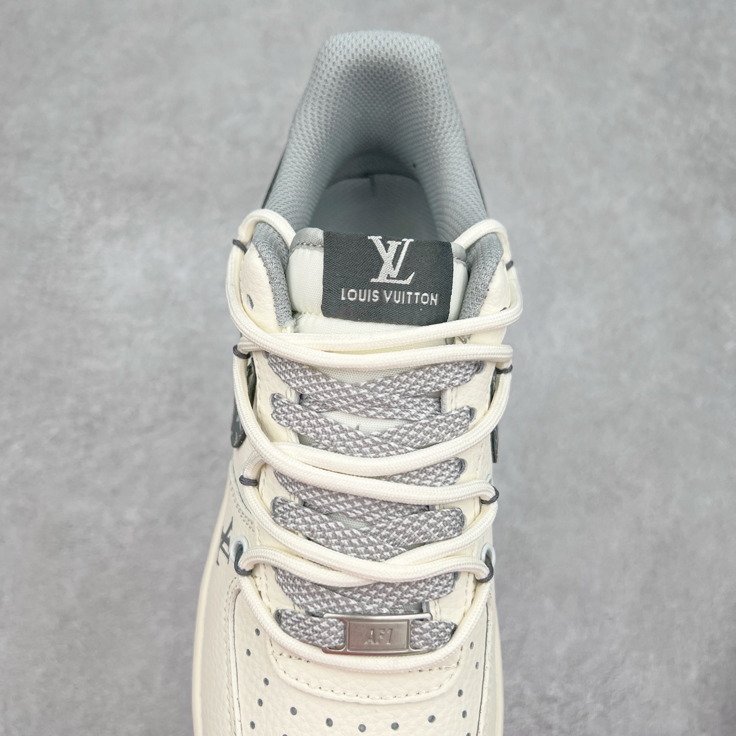 图片[5]-NK Air Force 1´07 Low 空军一号低帮百搭休闲运动板鞋 DM6868-063 柔软、弹性十足的缓震性能和出色的中底设计 横跨复古与现代的外型结合 造就出风靡全球 三十多年的Force 1 直到今天还深受青睐 实拍调校N版已经零色差零失真 百分百还原实物色彩所见即所得 不存在货不对板色差等低级问题 选购参考实物拍摄 不混卖不参货 只用心做好货严格选品 承诺混一赔十 尺码：36 36.5 37.5 38 38.5 39 40 40.5 41 42 42.5 43 44 44.5 45-选品中心