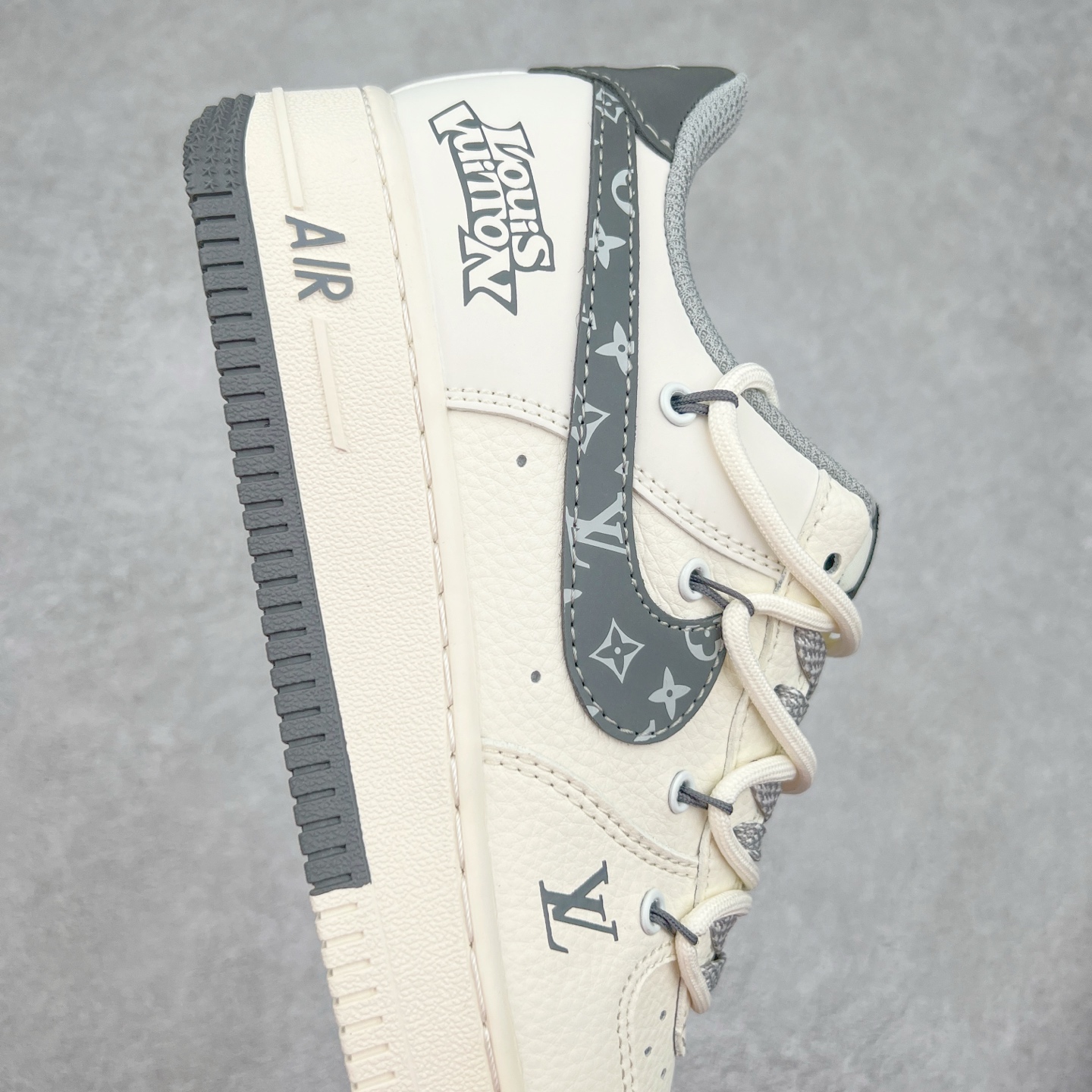 图片[6]-NK Air Force 1´07 Low 空军一号低帮百搭休闲运动板鞋 DM6868-063 柔软、弹性十足的缓震性能和出色的中底设计 横跨复古与现代的外型结合 造就出风靡全球 三十多年的Force 1 直到今天还深受青睐 实拍调校N版已经零色差零失真 百分百还原实物色彩所见即所得 不存在货不对板色差等低级问题 选购参考实物拍摄 不混卖不参货 只用心做好货严格选品 承诺混一赔十 尺码：36 36.5 37.5 38 38.5 39 40 40.5 41 42 42.5 43 44 44.5 45-选品中心