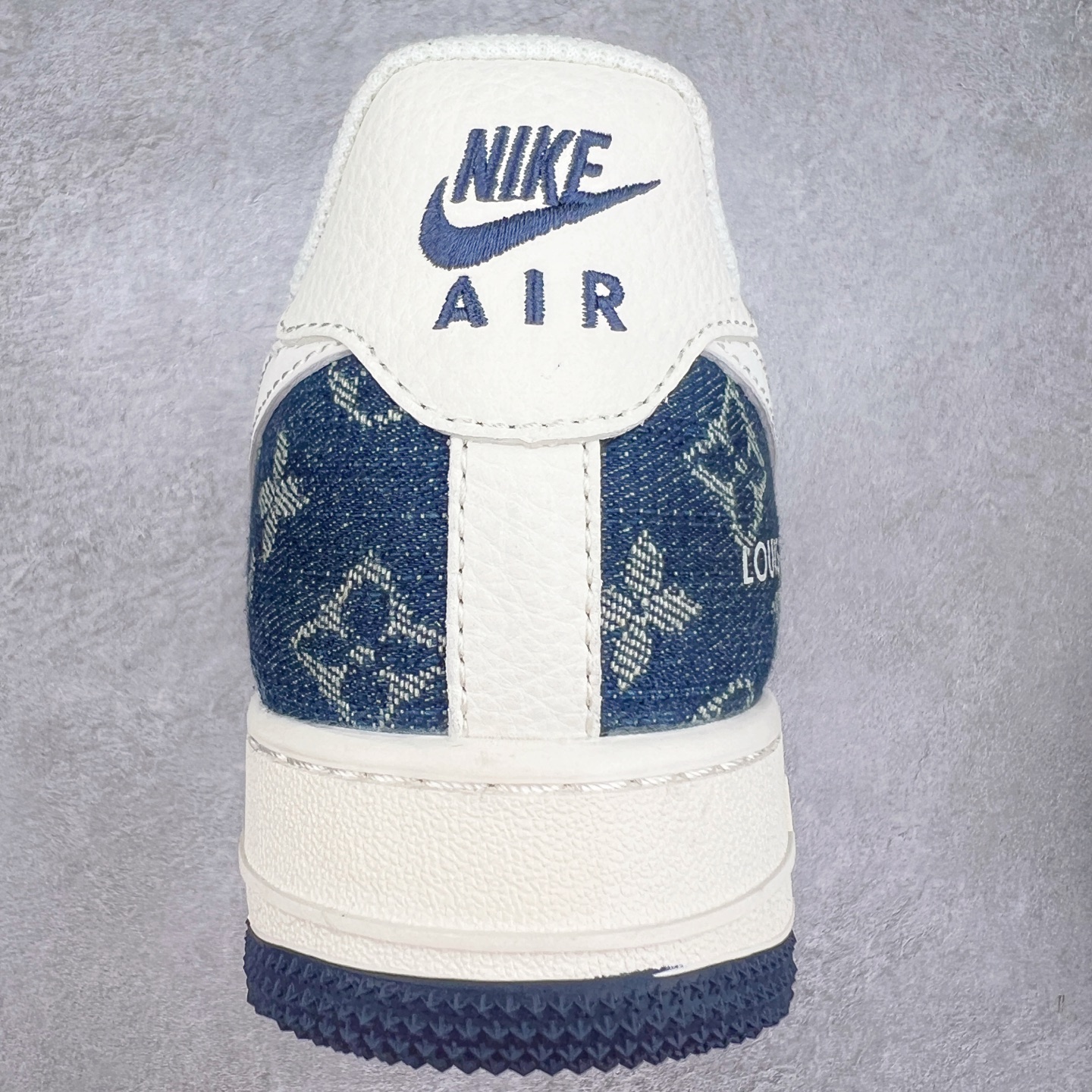 图片[8]-NK Air Force 1´07 Low 空军一号低帮百搭休闲运动板鞋 YX5066-318 柔软、弹性十足的缓震性能和出色的中底设计 横跨复古与现代的外型结合 造就出风靡全球 三十多年的Force 1 直到今天还深受青睐 实拍调校N版已经零色差零失真 百分百还原实物色彩所见即所得 不存在货不对板色差等低级问题 选购参考实物拍摄 不混卖不参货 只用心做好货严格选品 承诺混一赔十 尺码：36 36.5 37.5 38 38.5 39 40 40.5 41 42 42.5 43 44 44.5 45-选品中心