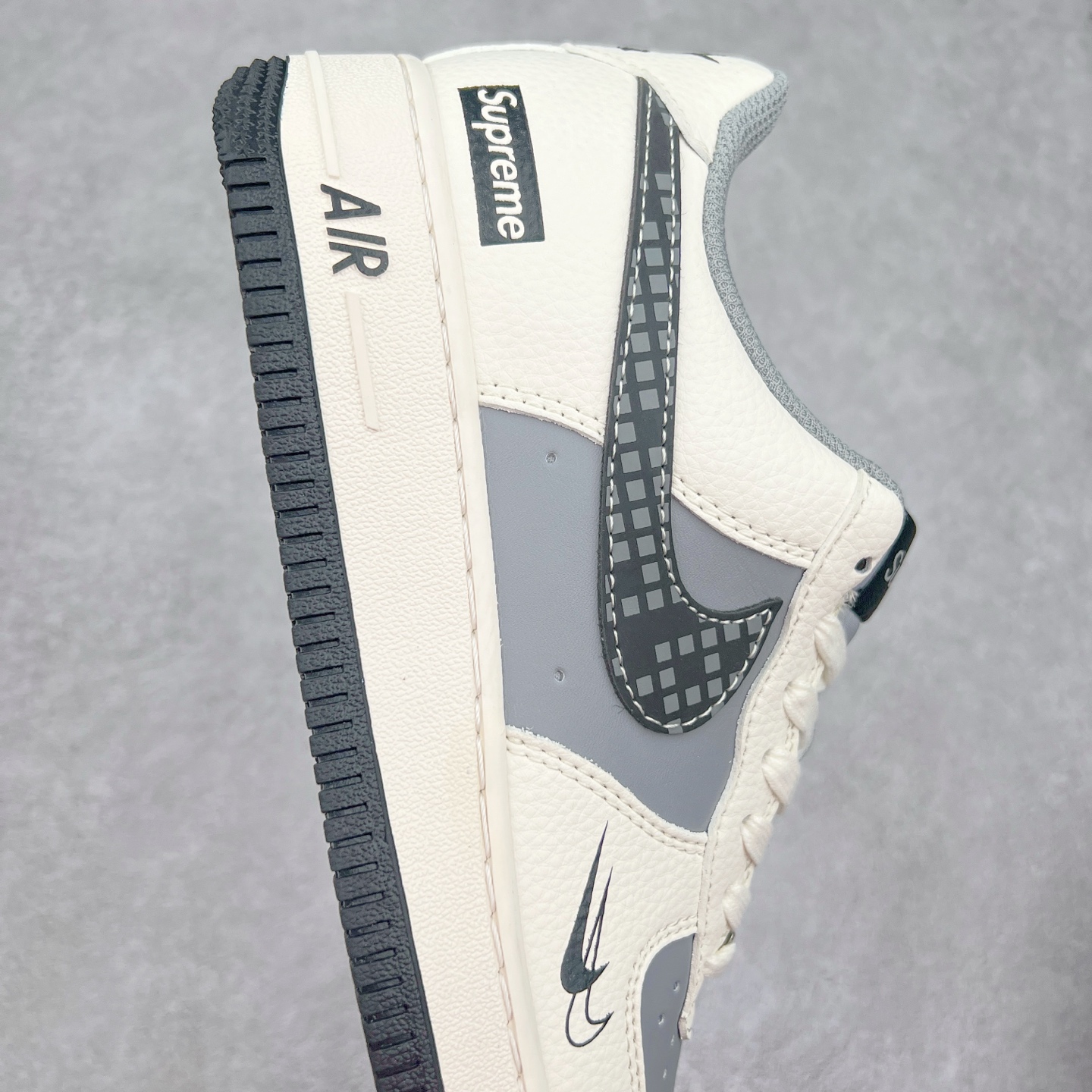 图片[6]-NK Air Force 1´07 Low 空军一号低帮百搭休闲运动板鞋 XS1958-568 柔软、弹性十足的缓震性能和出色的中底设计 横跨复古与现代的外型结合 造就出风靡全球 三十多年的Force 1 直到今天还深受青睐 实拍调校N版已经零色差零失真 百分百还原实物色彩所见即所得 不存在货不对板色差等低级问题 选购参考实物拍摄 不混卖不参货 只用心做好货严格选品 承诺混一赔十 尺码：36 36.5 37.5 38 38.5 39 40 40.5 41 42 42.5 43 44 44.5 45-选品中心