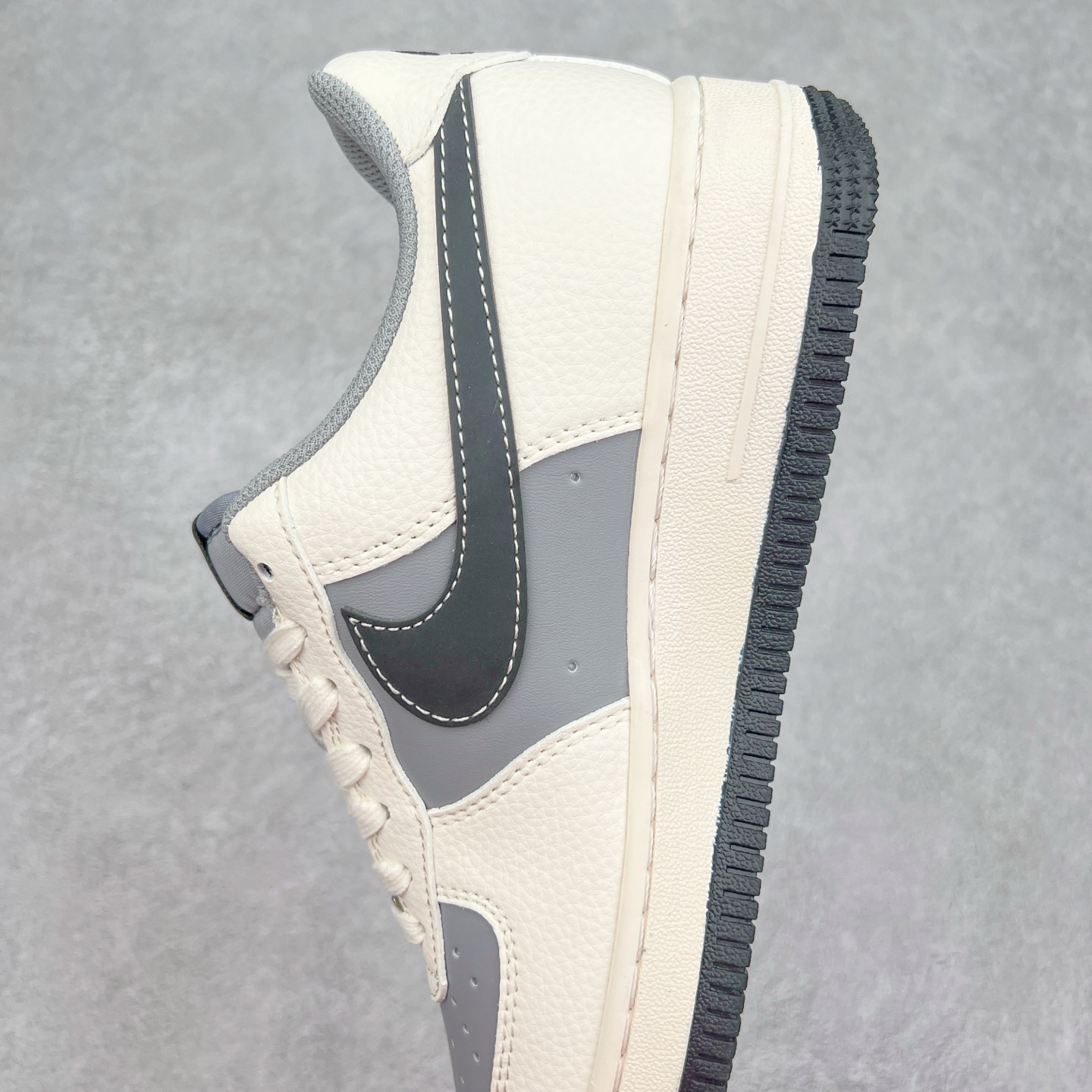 图片[7]-NK Air Force 1´07 Low 空军一号低帮百搭休闲运动板鞋 XS1958-568 柔软、弹性十足的缓震性能和出色的中底设计 横跨复古与现代的外型结合 造就出风靡全球 三十多年的Force 1 直到今天还深受青睐 实拍调校N版已经零色差零失真 百分百还原实物色彩所见即所得 不存在货不对板色差等低级问题 选购参考实物拍摄 不混卖不参货 只用心做好货严格选品 承诺混一赔十 尺码：36 36.5 37.5 38 38.5 39 40 40.5 41 42 42.5 43 44 44.5 45-选品中心