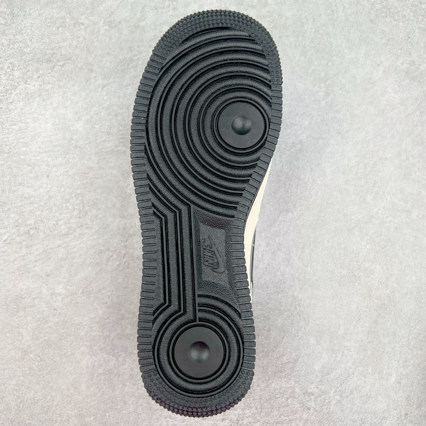 图片[9]-NK Air Force 1´07 Low 空军一号低帮百搭休闲运动板鞋 XS1958-568 柔软、弹性十足的缓震性能和出色的中底设计 横跨复古与现代的外型结合 造就出风靡全球 三十多年的Force 1 直到今天还深受青睐 实拍调校N版已经零色差零失真 百分百还原实物色彩所见即所得 不存在货不对板色差等低级问题 选购参考实物拍摄 不混卖不参货 只用心做好货严格选品 承诺混一赔十 尺码：36 36.5 37.5 38 38.5 39 40 40.5 41 42 42.5 43 44 44.5 45-选品中心