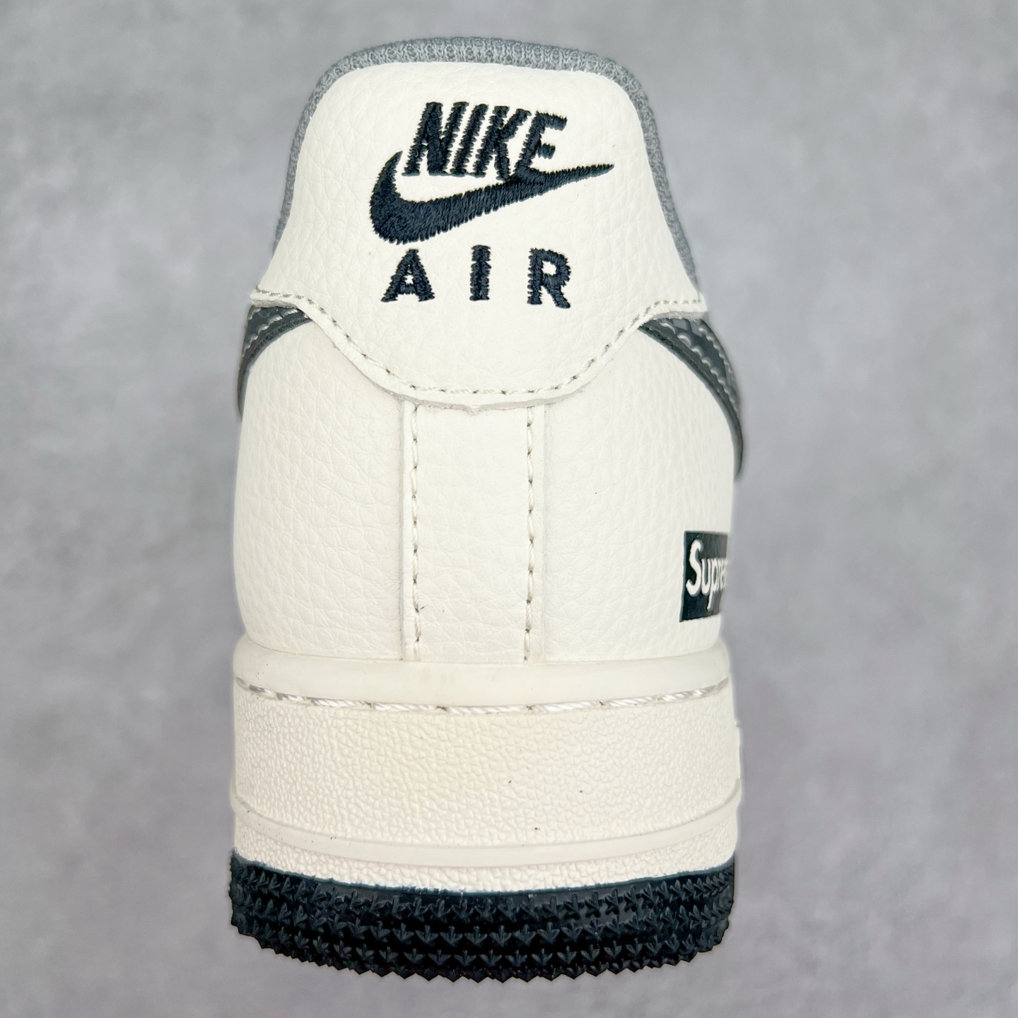 图片[8]-NK Air Force 1´07 Low 空军一号低帮百搭休闲运动板鞋 XS1958-568 柔软、弹性十足的缓震性能和出色的中底设计 横跨复古与现代的外型结合 造就出风靡全球 三十多年的Force 1 直到今天还深受青睐 实拍调校N版已经零色差零失真 百分百还原实物色彩所见即所得 不存在货不对板色差等低级问题 选购参考实物拍摄 不混卖不参货 只用心做好货严格选品 承诺混一赔十 尺码：36 36.5 37.5 38 38.5 39 40 40.5 41 42 42.5 43 44 44.5 45-选品中心