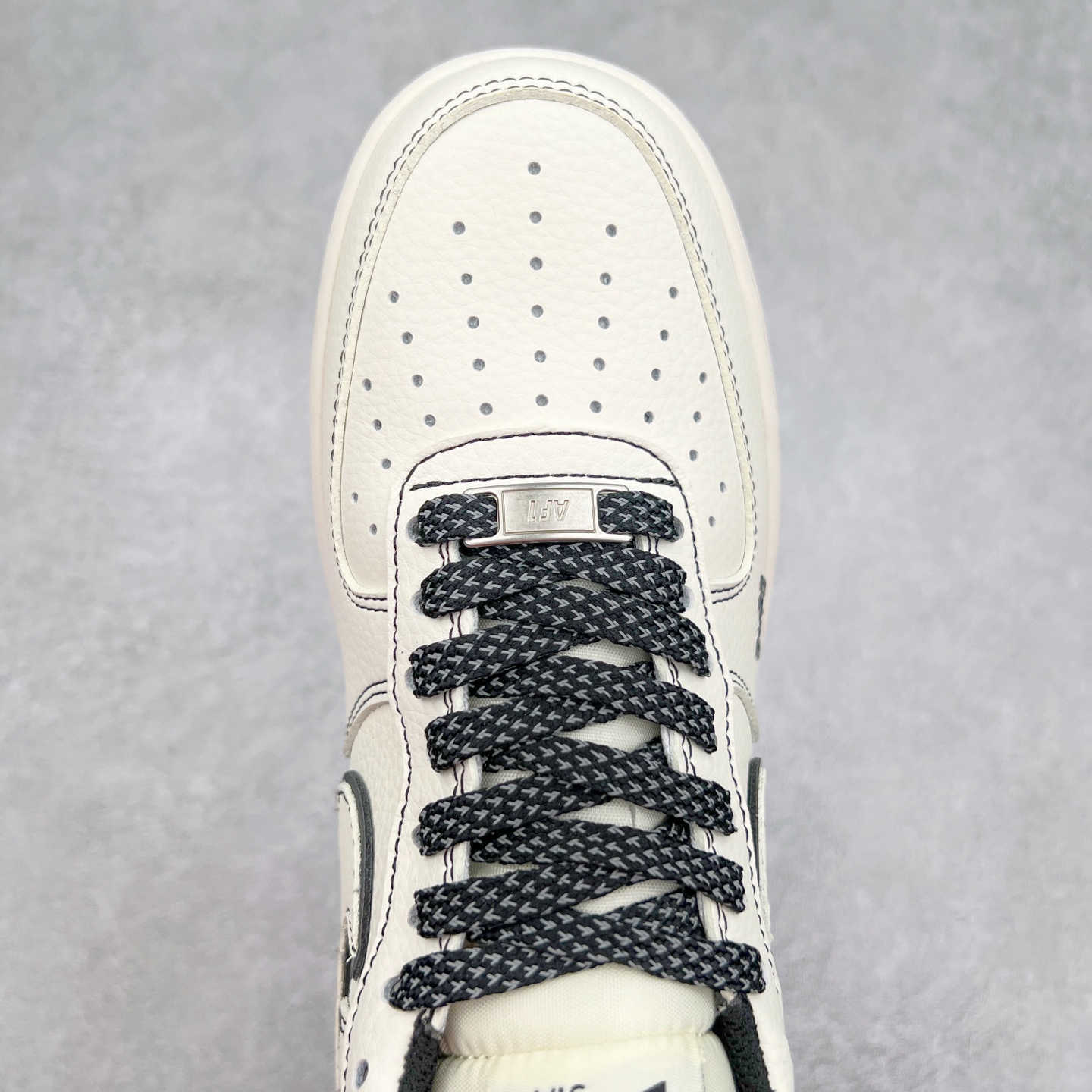 图片[4]-NK Air Force 1´07 Low 空军一号低帮百搭休闲运动板鞋 HH7518-067 柔软、弹性十足的缓震性能和出色的中底设计 横跨复古与现代的外型结合 造就出风靡全球 三十多年的Force 1 直到今天还深受青睐 实拍调校N版已经零色差零失真 百分百还原实物色彩所见即所得 不存在货不对板色差等低级问题 选购参考实物拍摄 不混卖不参货 只用心做好货严格选品 承诺混一赔十 尺码：36 36.5 37.5 38 38.5 39 40 40.5 41 42 42.5 43 44 44.5 45-选品中心