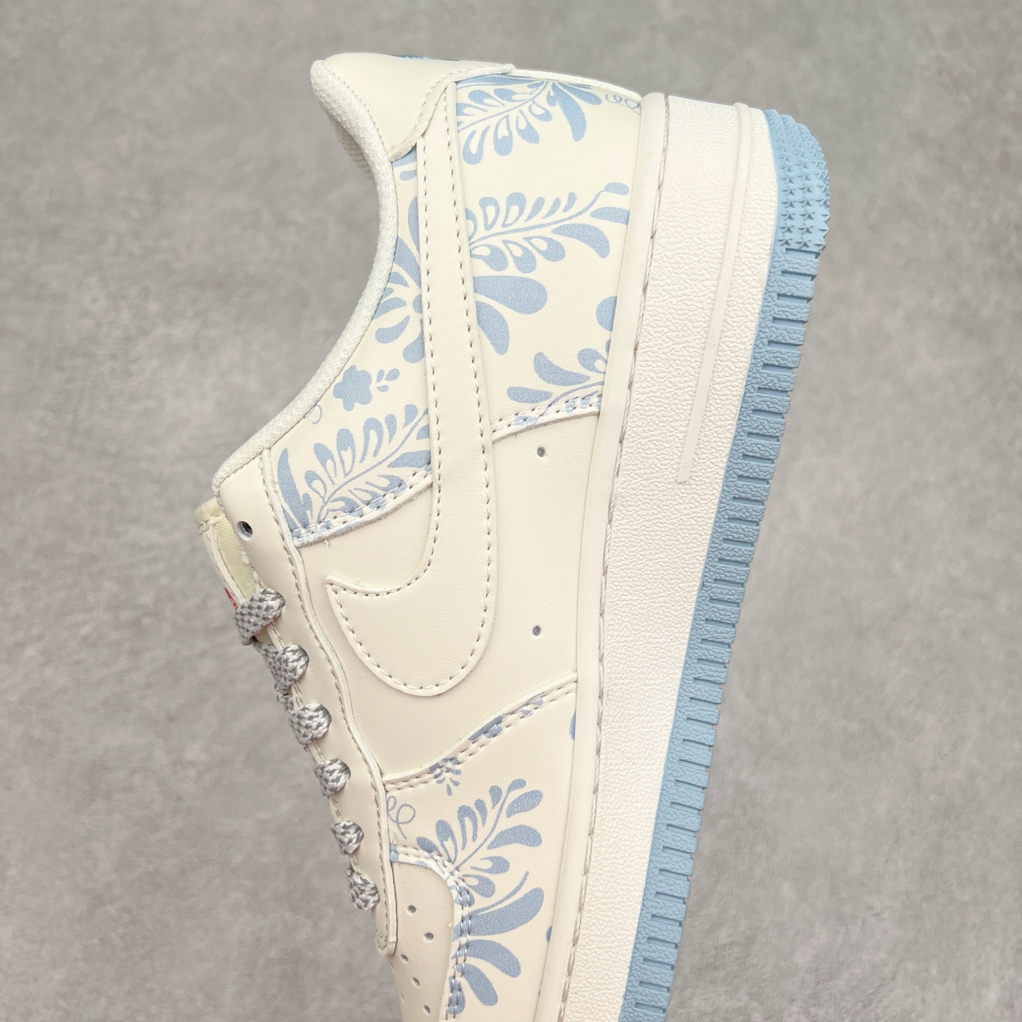 图片[7]-NK Air Force 1´07 Low 空军一号低帮百搭休闲运动板鞋 XX3168-137 柔软、弹性十足的缓震性能和出色的中底设计 横跨复古与现代的外型结合 造就出风靡全球 三十多年的Force 1 直到今天还深受青睐 实拍调校N版已经零色差零失真 百分百还原实物色彩所见即所得 不存在货不对板色差等低级问题 选购参考实物拍摄 不混卖不参货 只用心做好货严格选品 承诺混一赔十 尺码：36 36.5 37.5 38 38.5 39 40 40.5 41 42 42.5 43 44 44.5 45-选品中心