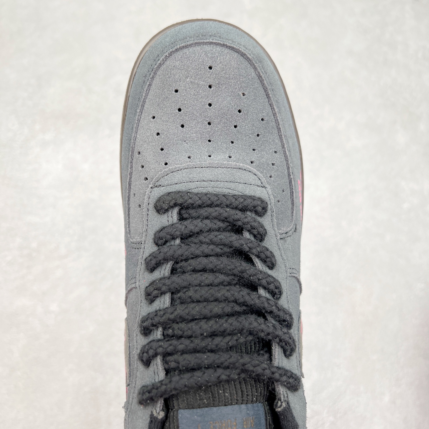 图片[4]-NK Air Force 1´07 Low 空军一号低帮百搭休闲运动板鞋 DM6868-065 柔软、弹性十足的缓震性能和出色的中底设计 横跨复古与现代的外型结合 造就出风靡全球 三十多年的Force 1 直到今天还深受青睐 实拍调校N版已经零色差零失真 百分百还原实物色彩所见即所得 不存在货不对板色差等低级问题 选购参考实物拍摄 不混卖不参货 只用心做好货严格选品 承诺混一赔十 尺码：36 36.5 37.5 38 38.5 39 40 40.5 41 42 42.5 43 44 44.5 45-选品中心