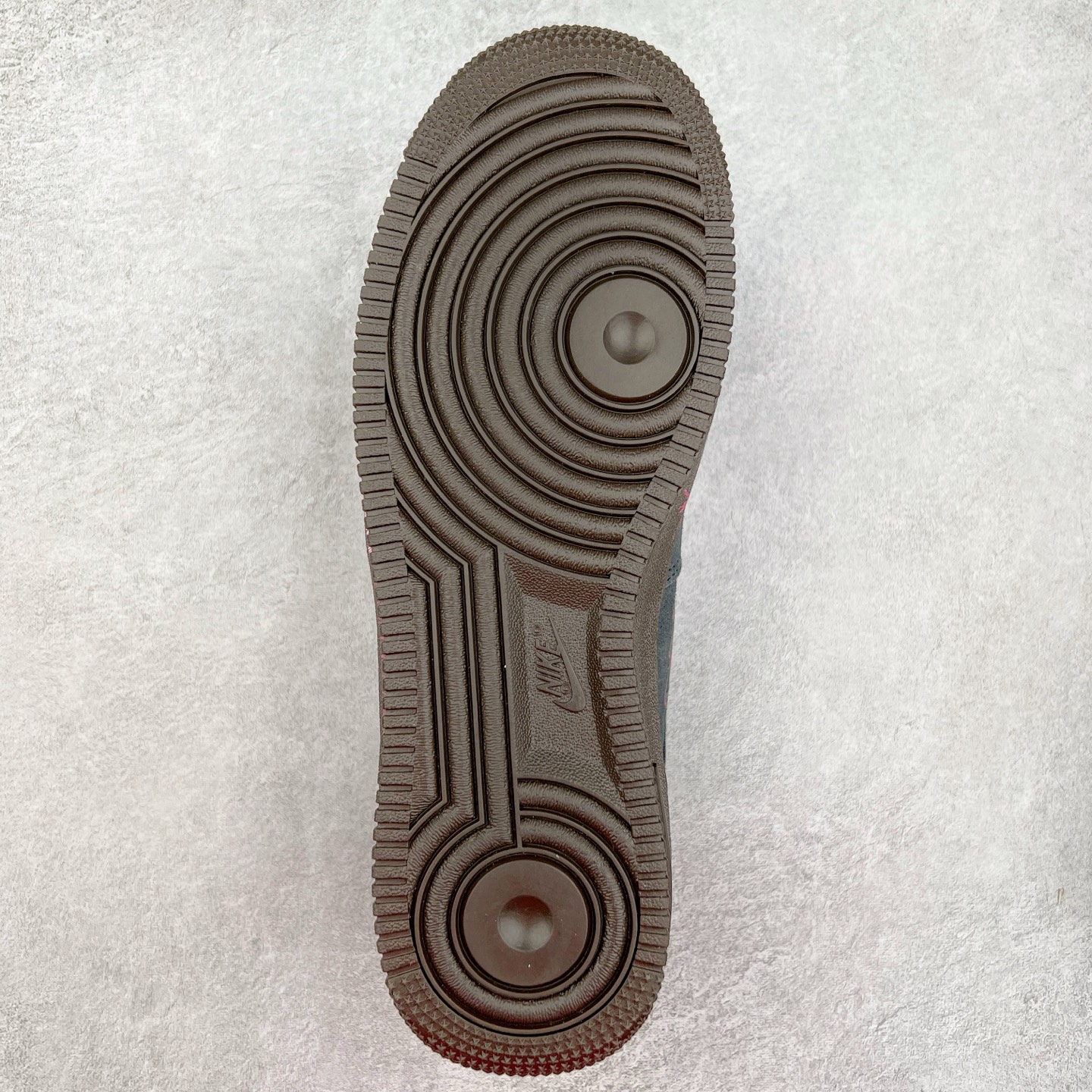 图片[9]-NK Air Force 1´07 Low 空军一号低帮百搭休闲运动板鞋 DM6868-065 柔软、弹性十足的缓震性能和出色的中底设计 横跨复古与现代的外型结合 造就出风靡全球 三十多年的Force 1 直到今天还深受青睐 实拍调校N版已经零色差零失真 百分百还原实物色彩所见即所得 不存在货不对板色差等低级问题 选购参考实物拍摄 不混卖不参货 只用心做好货严格选品 承诺混一赔十 尺码：36 36.5 37.5 38 38.5 39 40 40.5 41 42 42.5 43 44 44.5 45-选品中心