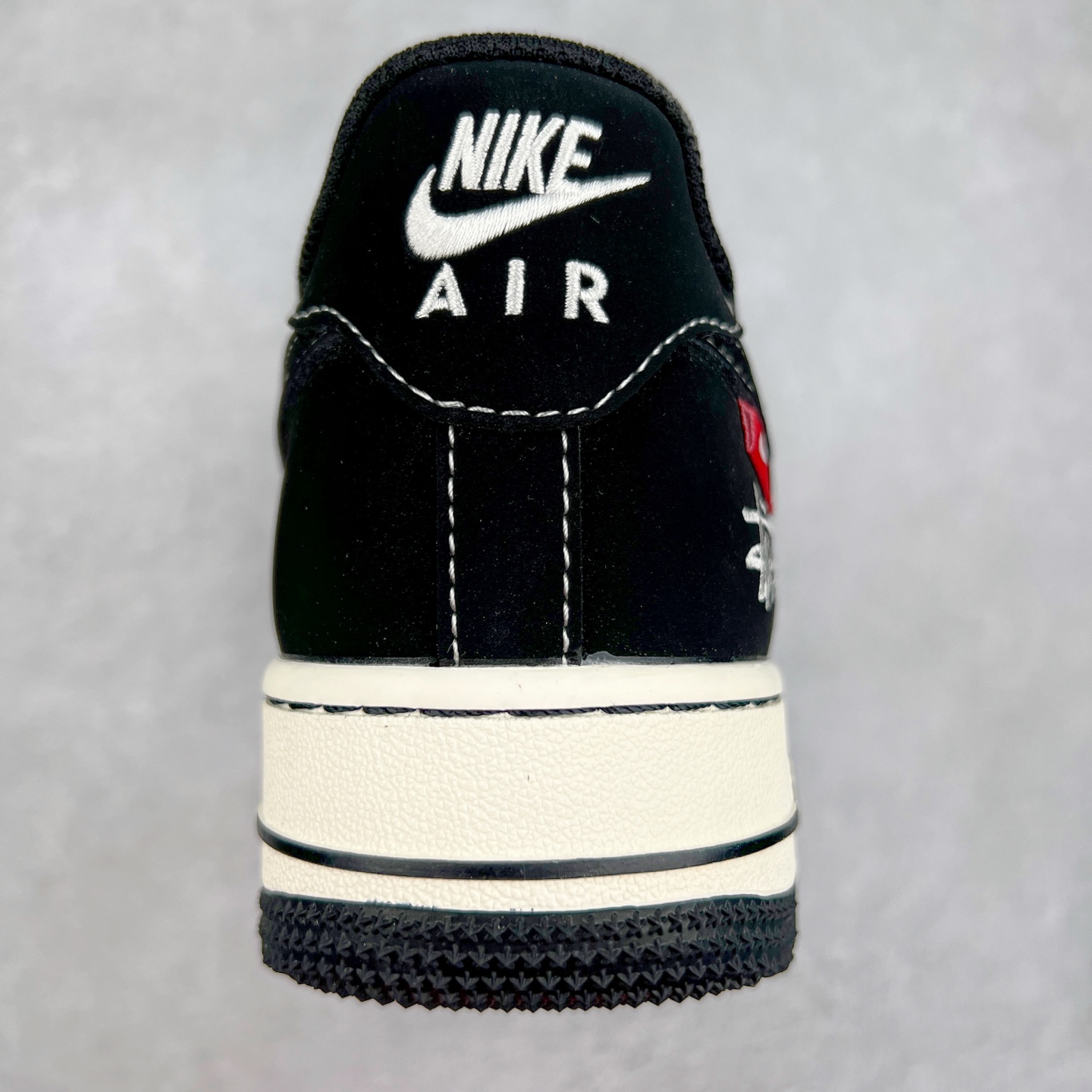 图片[8]-NK Air Force 1´07 Low 空军一号低帮百搭休闲运动板鞋 SJ6698-012 柔软、弹性十足的缓震性能和出色的中底设计 横跨复古与现代的外型结合 造就出风靡全球 三十多年的Force 1 直到今天还深受青睐 实拍调校N版已经零色差零失真 百分百还原实物色彩所见即所得 不存在货不对板色差等低级问题 选购参考实物拍摄 不混卖不参货 只用心做好货严格选品 承诺混一赔十 尺码：36 36.5 37.5 38 38.5 39 40 40.5 41 42 42.5 43 44 44.5 45-选品中心