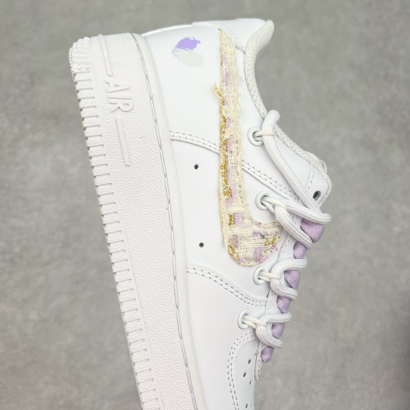 图片[6]-NK Air Force 1´07 Low 空军一号低帮百搭休闲运动板鞋 DH9999-556 柔软、弹性十足的缓震性能和出色的中底设计 横跨复古与现代的外型结合 造就出风靡全球 三十多年的Force 1 直到今天还深受青睐 实拍调校N版已经零色差零失真 百分百还原实物色彩所见即所得 不存在货不对板色差等低级问题 选购参考实物拍摄 不混卖不参货 只用心做好货严格选品 承诺混一赔十 尺码：36 36.5 37.5 38 38.5 39 40 40.5 41 42 42.5 43 44 44.5 45-选品中心