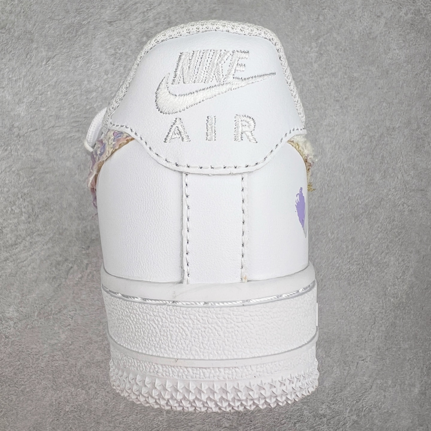 图片[8]-NK Air Force 1´07 Low 空军一号低帮百搭休闲运动板鞋 DH9999-556 柔软、弹性十足的缓震性能和出色的中底设计 横跨复古与现代的外型结合 造就出风靡全球 三十多年的Force 1 直到今天还深受青睐 实拍调校N版已经零色差零失真 百分百还原实物色彩所见即所得 不存在货不对板色差等低级问题 选购参考实物拍摄 不混卖不参货 只用心做好货严格选品 承诺混一赔十 尺码：36 36.5 37.5 38 38.5 39 40 40.5 41 42 42.5 43 44 44.5 45-选品中心