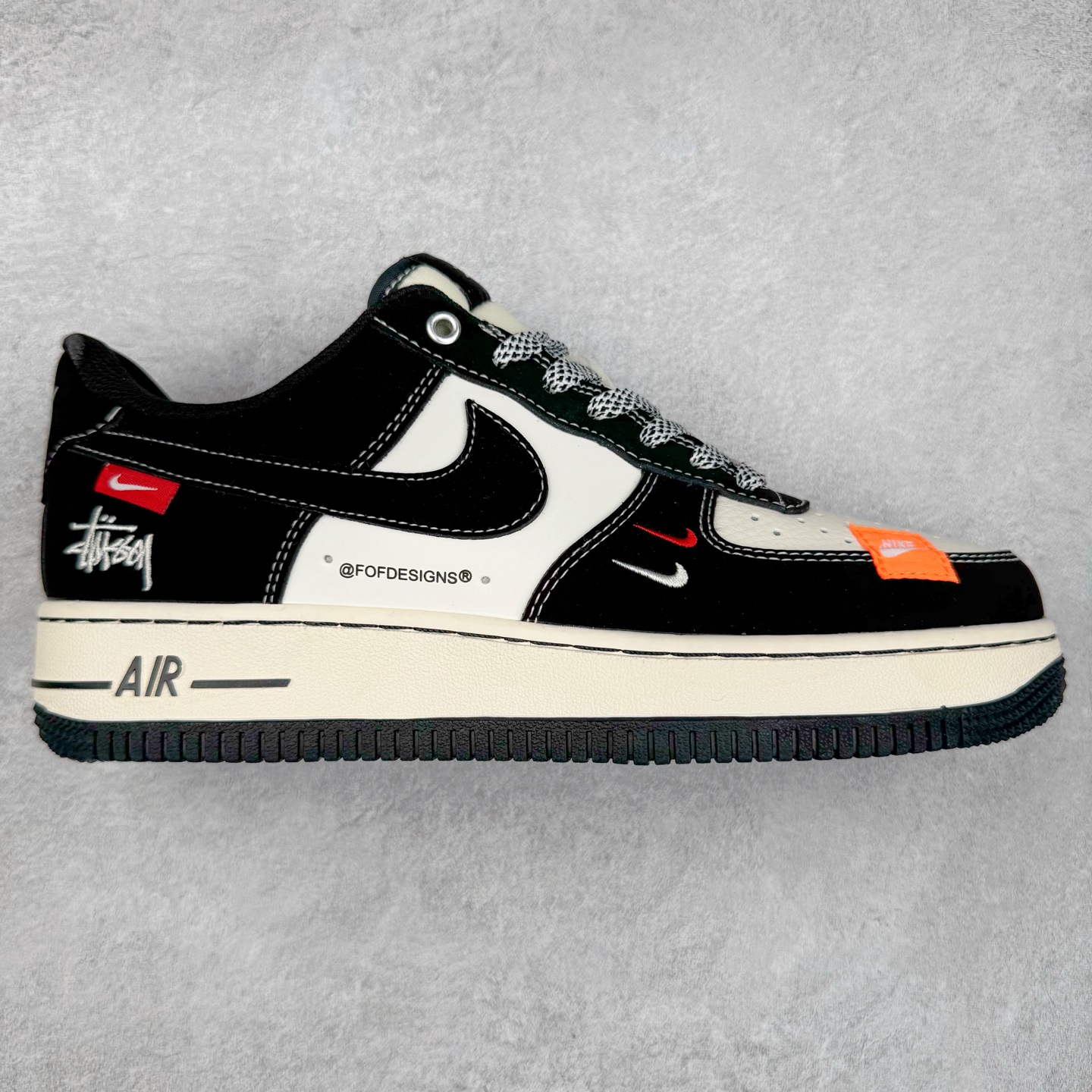 NK Air Force 1´07 Low 空军一号低帮百搭休闲运动板鞋 SJ6698-012 柔软、弹性十足的缓震性能和出色的中底设计 横跨复古与现代的外型结合 造就出风靡全球 三十多年的Force 1 直到今天还深受青睐 实拍调校N版已经零色差零失真 百分百还原实物色彩所见即所得 不存在货不对板色差等低级问题 选购参考实物拍摄 不混卖不参货 只用心做好货严格选品 承诺混一赔十 尺码：36 36.5 37.5 38 38.5 39 40 40.5 41 42 42.5 43 44 44.5 45-选品中心