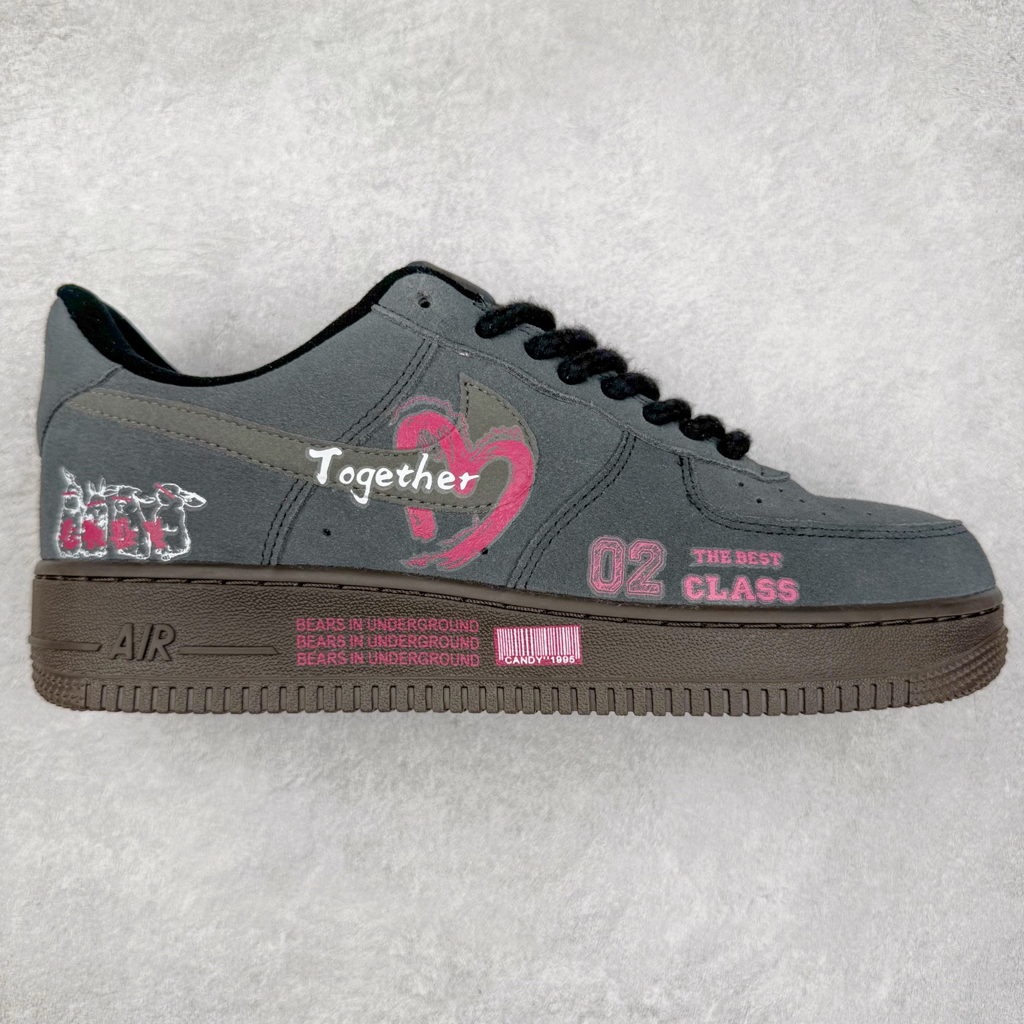 NK Air Force 1´07 Low 空军一号低帮百搭休闲运动板鞋 DM6868-065 柔软、弹性十足的缓震性能和出色的中底设计 横跨复古与现代的外型结合 造就出风靡全球 三十多年的Force 1 直到今天还深受青睐 实拍调校N版已经零色差零失真 百分百还原实物色彩所见即所得 不存在货不对板色差等低级问题 选购参考实物拍摄 不混卖不参货 只用心做好货严格选品 承诺混一赔十 尺码：36 36.5 37.5 38 38.5 39 40 40.5 41 42 42.5 43 44 44.5 45-选品中心