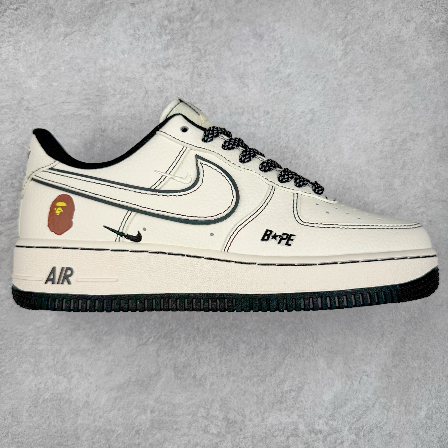 NK Air Force 1´07 Low 空军一号低帮百搭休闲运动板鞋 HH7518-067 柔软、弹性十足的缓震性能和出色的中底设计 横跨复古与现代的外型结合 造就出风靡全球 三十多年的Force 1 直到今天还深受青睐 实拍调校N版已经零色差零失真 百分百还原实物色彩所见即所得 不存在货不对板色差等低级问题 选购参考实物拍摄 不混卖不参货 只用心做好货严格选品 承诺混一赔十 尺码：36 36.5 37.5 38 38.5 39 40 40.5 41 42 42.5 43 44 44.5 45-选品中心