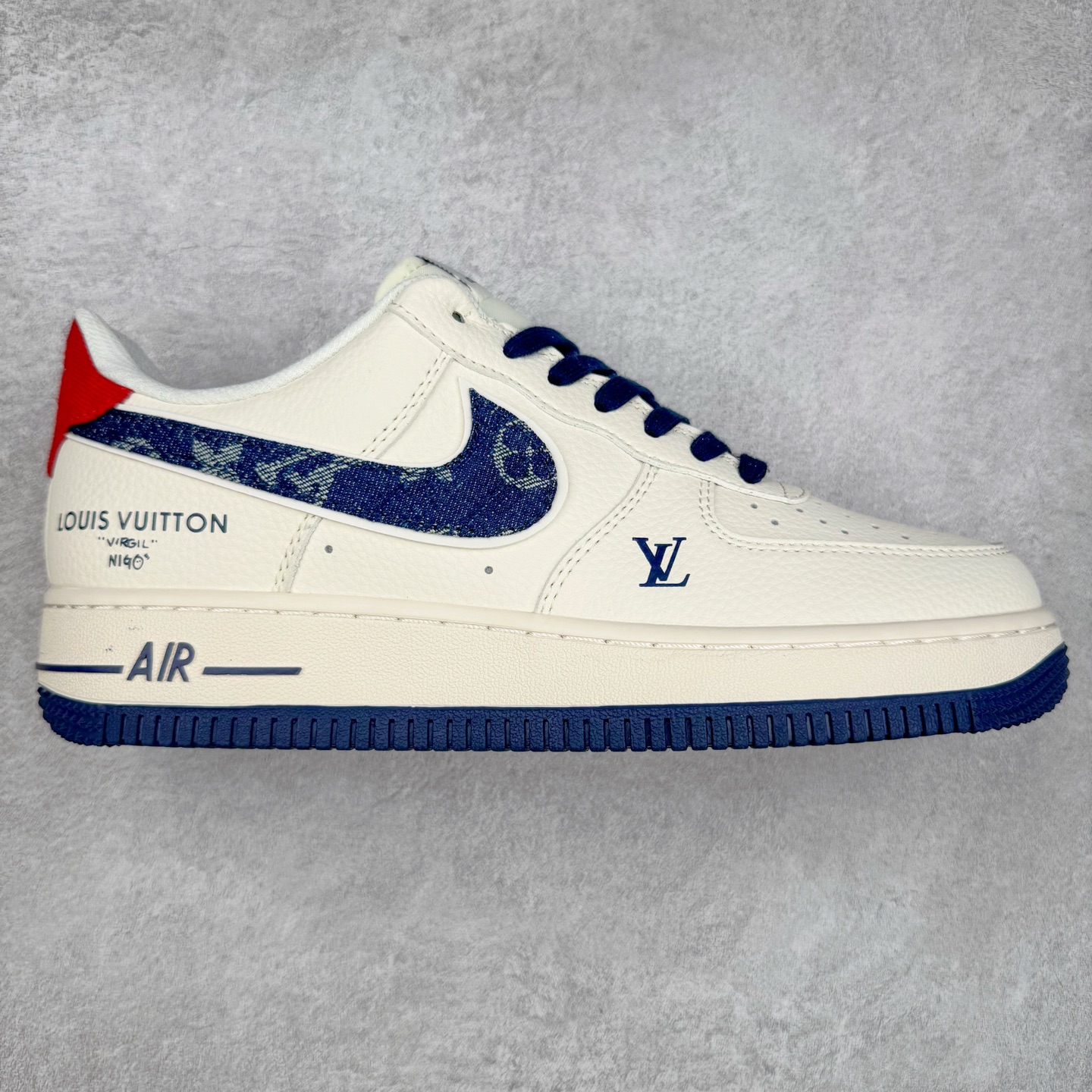 NK Air Force 1´07 Low 空军一号低帮百搭休闲运动板鞋 XX3168-128 柔软、弹性十足的缓震性能和出色的中底设计 横跨复古与现代的外型结合 造就出风靡全球 三十多年的Force 1 直到今天还深受青睐 实拍调校N版已经零色差零失真 百分百还原实物色彩所见即所得 不存在货不对板色差等低级问题 选购参考实物拍摄 不混卖不参货 只用心做好货严格选品 承诺混一赔十 尺码：36 36.5 37.5 38 38.5 39 40 40.5 41 42 42.5 43 44 44.5 45-选品中心