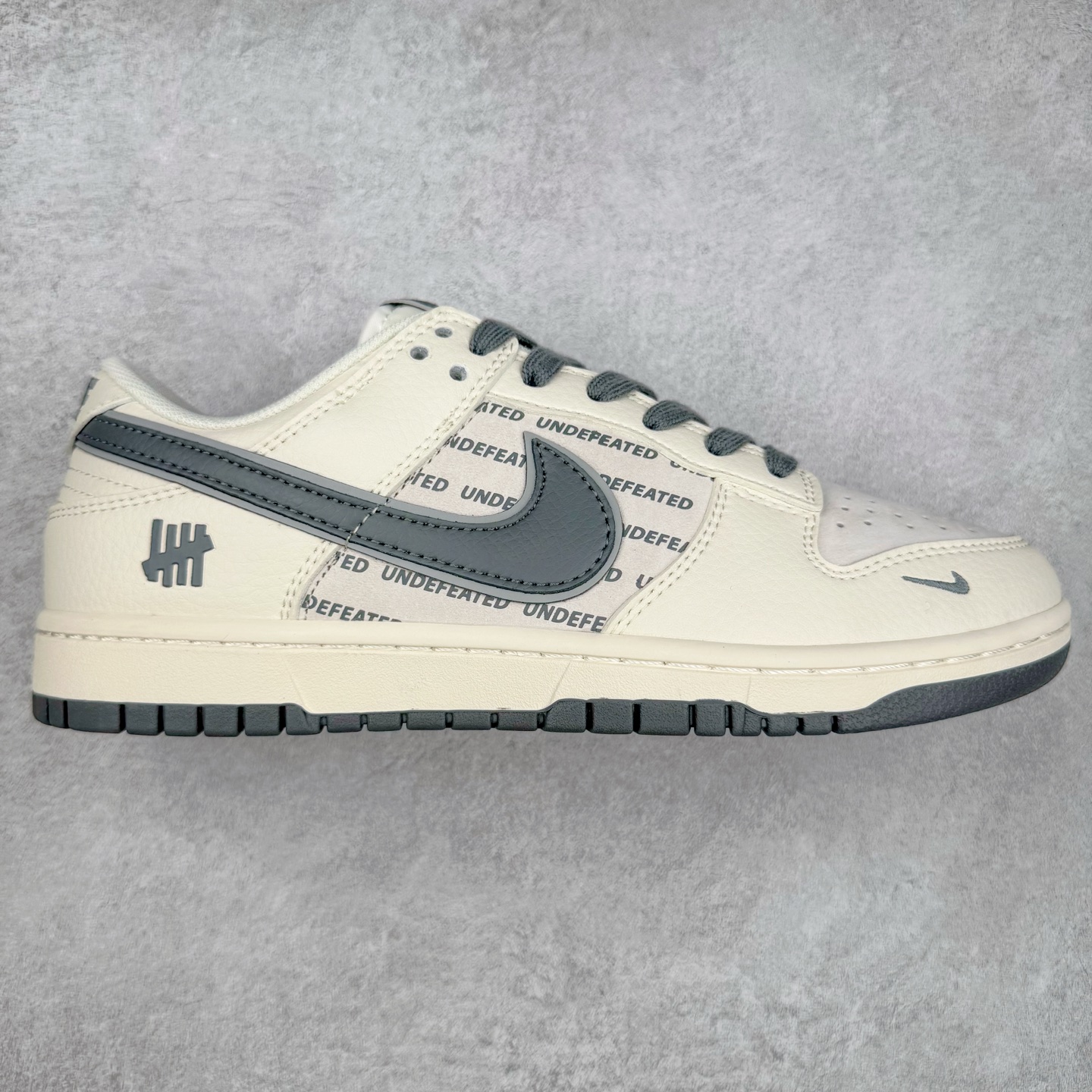 NK Dunk Low 定制配色 XX2026-679 大厂出品 极力推荐 原装头层材料 独家版型蒸餾加工帶來的是更好的视觉和脚感体验大厂纯原品质出货 清洁度 电绣工艺 皮料切割干净无任何毛边 细节完美 实拍调校N版已经零色差零失真 百分百还原实物色彩所见即所得 不存在货不对板色差等低级问题 选购参考实物拍摄 不混卖不参货 只用心做好货严格选品 承诺混一赔十 尺码：36 36.5 37.5 38 38.5 39 40 40.5 41 42 42.5 43 44 44.5 45-选品中心