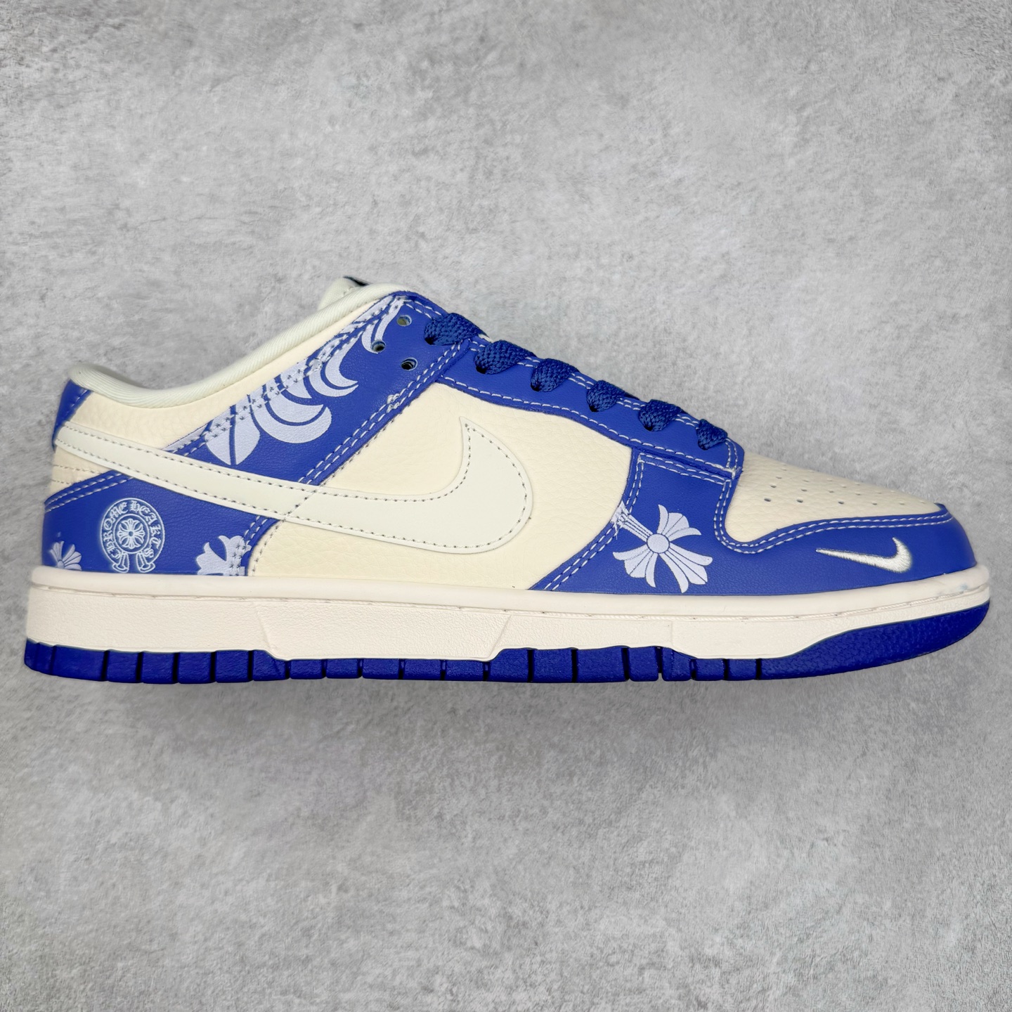 NK Dunk Low 定制配色 KK1333-038 大厂出品 极力推荐 原装头层材料 独家版型蒸餾加工帶來的是更好的视觉和脚感体验大厂纯原品质出货 清洁度 电绣工艺 皮料切割干净无任何毛边 细节完美 实拍调校N版已经零色差零失真 百分百还原实物色彩所见即所得 不存在货不对板色差等低级问题 选购参考实物拍摄 不混卖不参货 只用心做好货严格选品 承诺混一赔十 尺码：36 36.5 37.5 38 38.5 39 40 40.5 41 42 42.5 43 44 44.5 45-选品中心