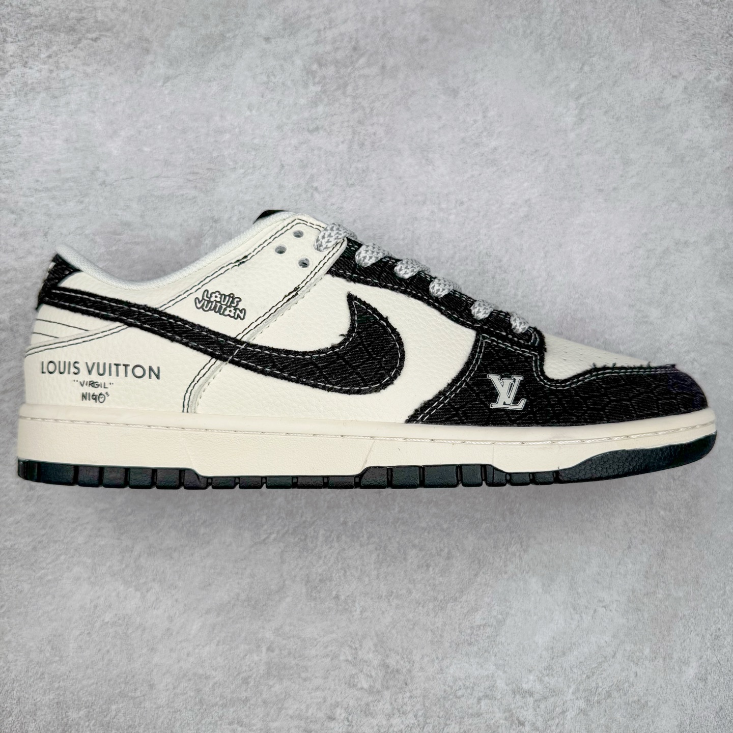 NK Dunk Low 定制配色 ZH2598-270 大厂出品 极力推荐 原装头层材料 独家版型蒸餾加工帶來的是更好的视觉和脚感体验大厂纯原品质出货 清洁度 电绣工艺 皮料切割干净无任何毛边 细节完美 实拍调校N版已经零色差零失真 百分百还原实物色彩所见即所得 不存在货不对板色差等低级问题 选购参考实物拍摄 不混卖不参货 只用心做好货严格选品 承诺混一赔十 尺码：36 36.5 37.5 38 38.5 39 40 40.5 41 42 42.5 43 44 44.5 45-选品中心