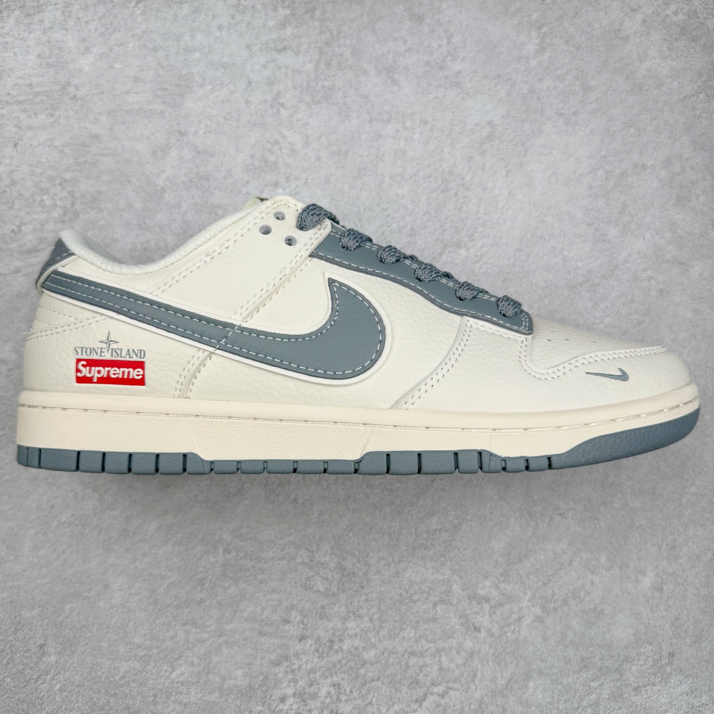 NK Dunk Low 定制配色 BB9866-007 大厂出品 极力推荐 原装头层材料 独家版型蒸餾加工帶來的是更好的视觉和脚感体验大厂纯原品质出货 清洁度 电绣工艺 皮料切割干净无任何毛边 细节完美 实拍调校N版已经零色差零失真 百分百还原实物色彩所见即所得 不存在货不对板色差等低级问题 选购参考实物拍摄 不混卖不参货 只用心做好货严格选品 承诺混一赔十 尺码：36 36.5 37.5 38 38.5 39 40 40.5 41 42 42.5 43 44 44.5 45-选品中心