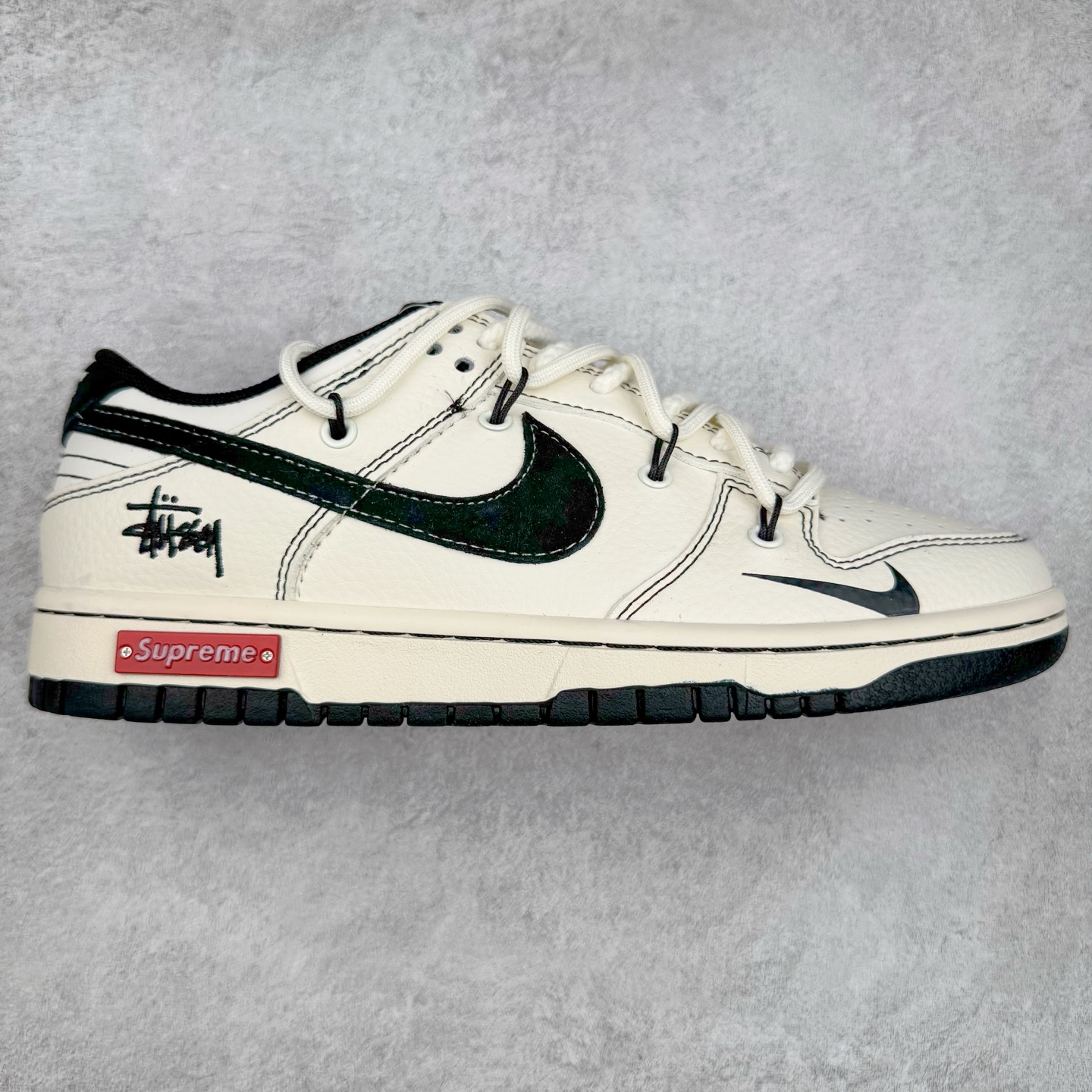 NK Dunk Low 定制配色 YX5066-277 大厂出品 极力推荐 原装头层材料 独家版型蒸餾加工帶來的是更好的视觉和脚感体验大厂纯原品质出货 清洁度 电绣工艺 皮料切割干净无任何毛边 细节完美 实拍调校N版已经零色差零失真 百分百还原实物色彩所见即所得 不存在货不对板色差等低级问题 选购参考实物拍摄 不混卖不参货 只用心做好货严格选品 承诺混一赔十 尺码：36 36.5 37.5 38 38.5 39 40 40.5 41 42 42.5 43 44 44.5 45-选品中心