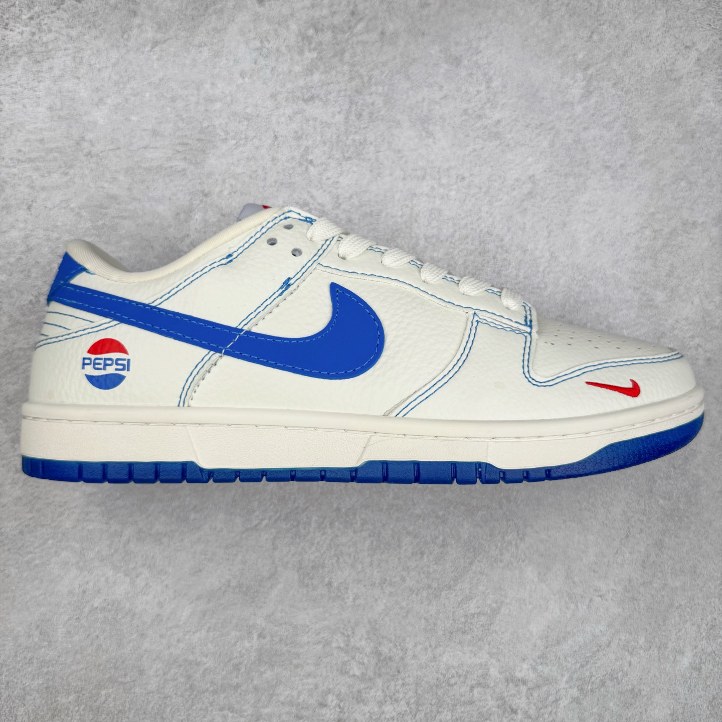 NK Dunk Low 定制配色 XB3802-350 大厂出品 极力推荐 原装头层材料 独家版型蒸餾加工帶來的是更好的视觉和脚感体验大厂纯原品质出货 清洁度 电绣工艺 皮料切割干净无任何毛边 细节完美 实拍调校N版已经零色差零失真 百分百还原实物色彩所见即所得 不存在货不对板色差等低级问题 选购参考实物拍摄 不混卖不参货 只用心做好货严格选品 承诺混一赔十 尺码：36 36.5 37.5 38 38.5 39 40 40.5 41 42 42.5 43 44 44.5 45-选品中心